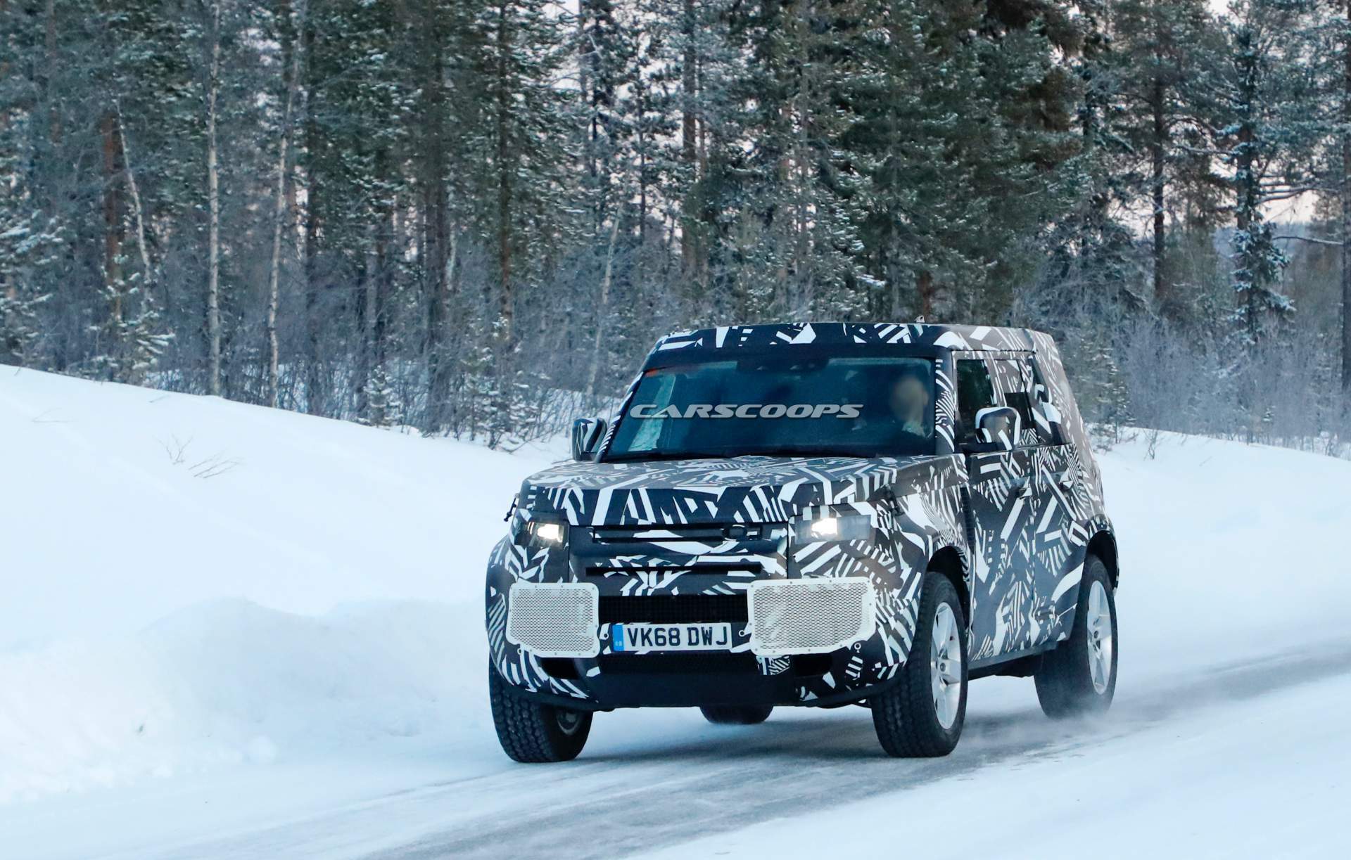 2020 Land Rover Defender 110 spy shots 12 2020 Land Rover Defender 110 And Snow Make A Perfect Couple