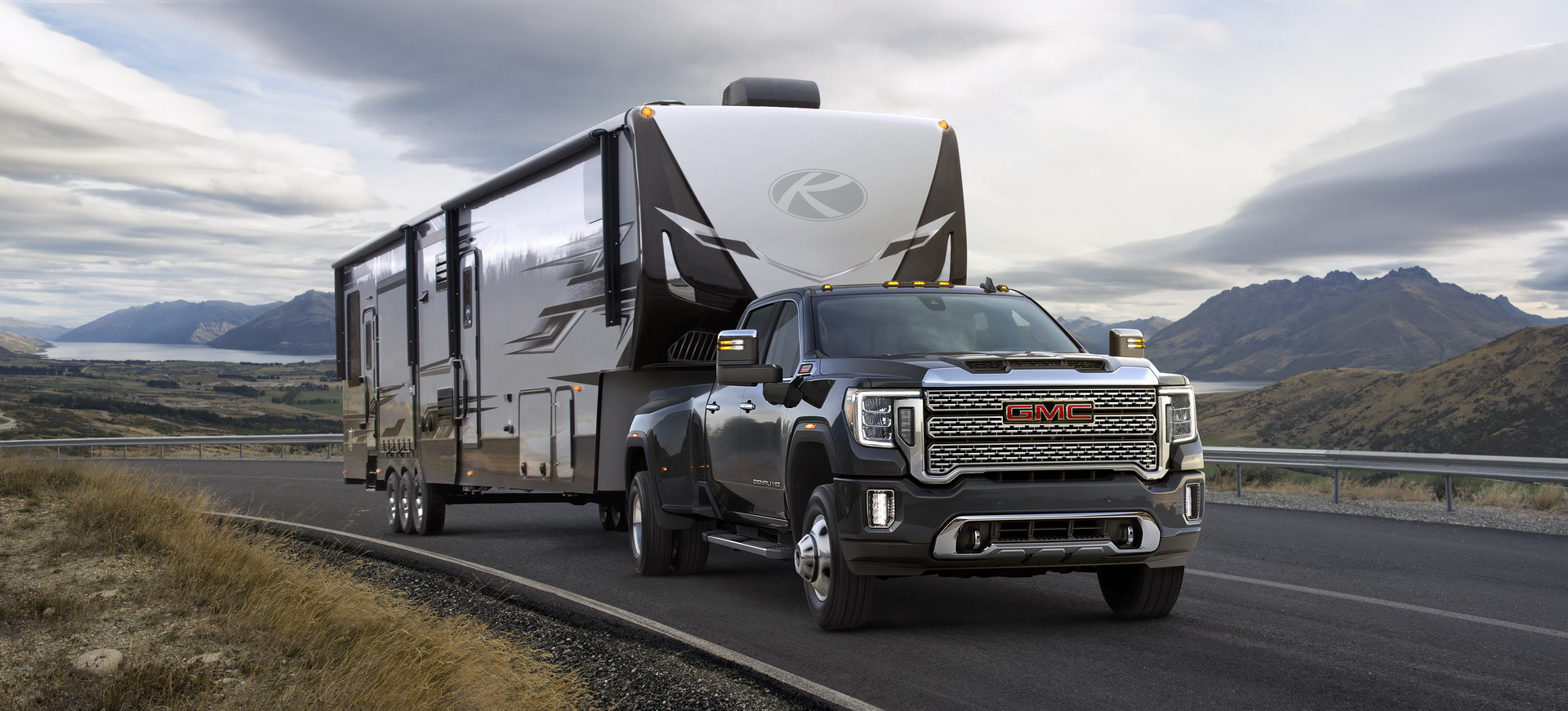 2020 GMC Sierra 500HD 9 2020 GMC Sierra HD Has Brains, Brawn And 15 Cameras That Let You See Through Its Trailer