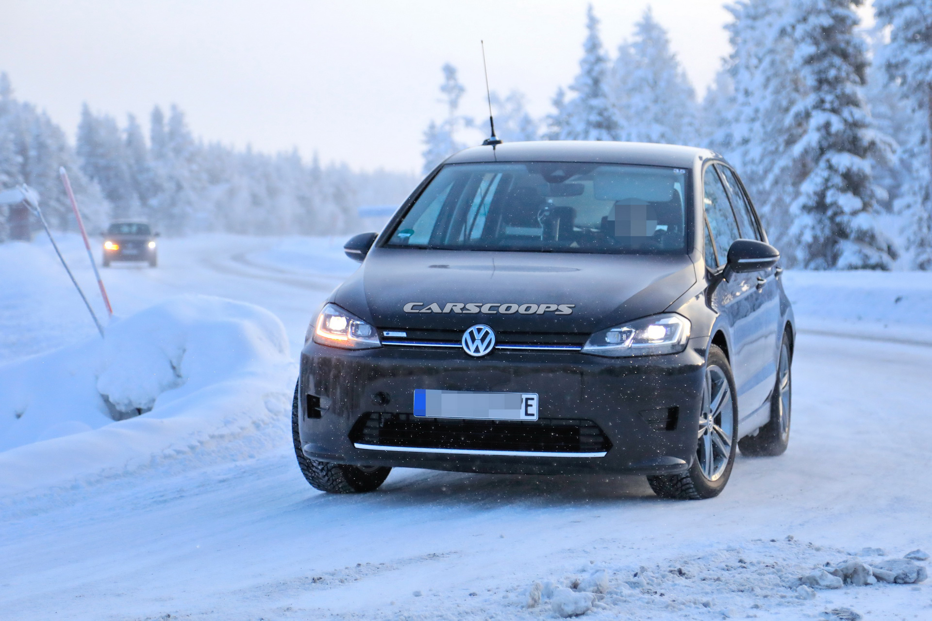 VW-EV-Golf-Sportsvan-03 An Electric VW Is Hiding Under This Golf Sportsvan Mule