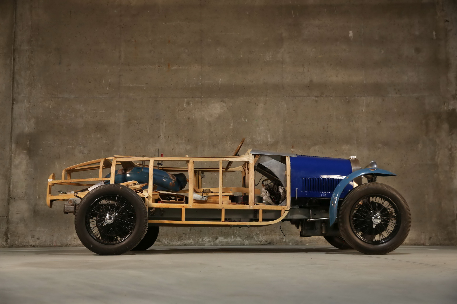 1929-Bugatti-Type-40-02 Amazing Million-Dollar Bugatti Collection Uncovered In Poor Artist’s Barn