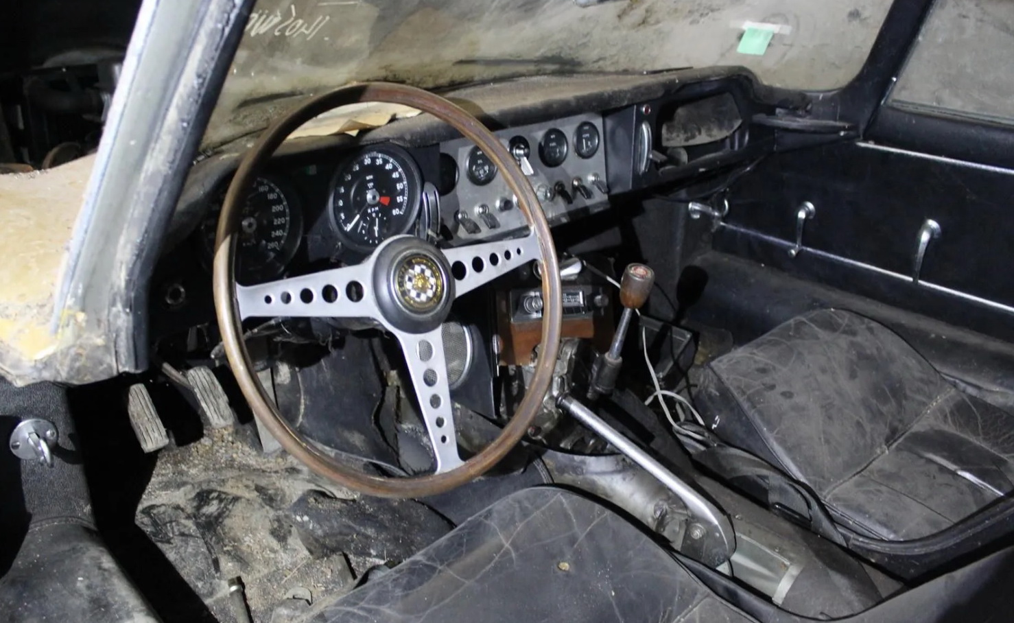 Barn-Find-France-09 Staggering Barn-Find Discovery With Over 80 Legendary And Classic Cars