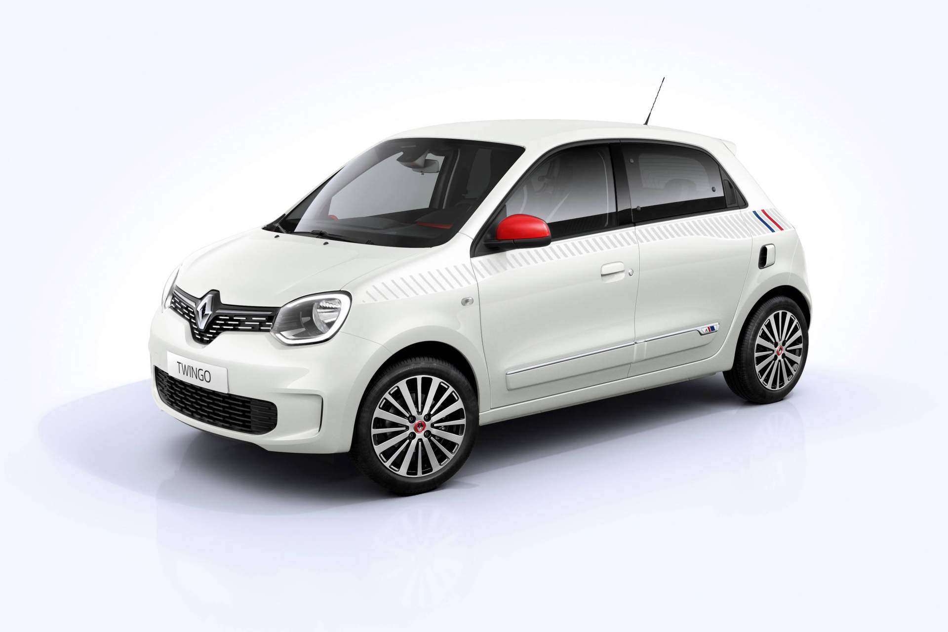 2019 - Nouvelle Renault TWINGO Série Limitée Le Coq Sportif 2019 Renault Twingo Puts On “Le Coq Sportif” Sportswear Attire