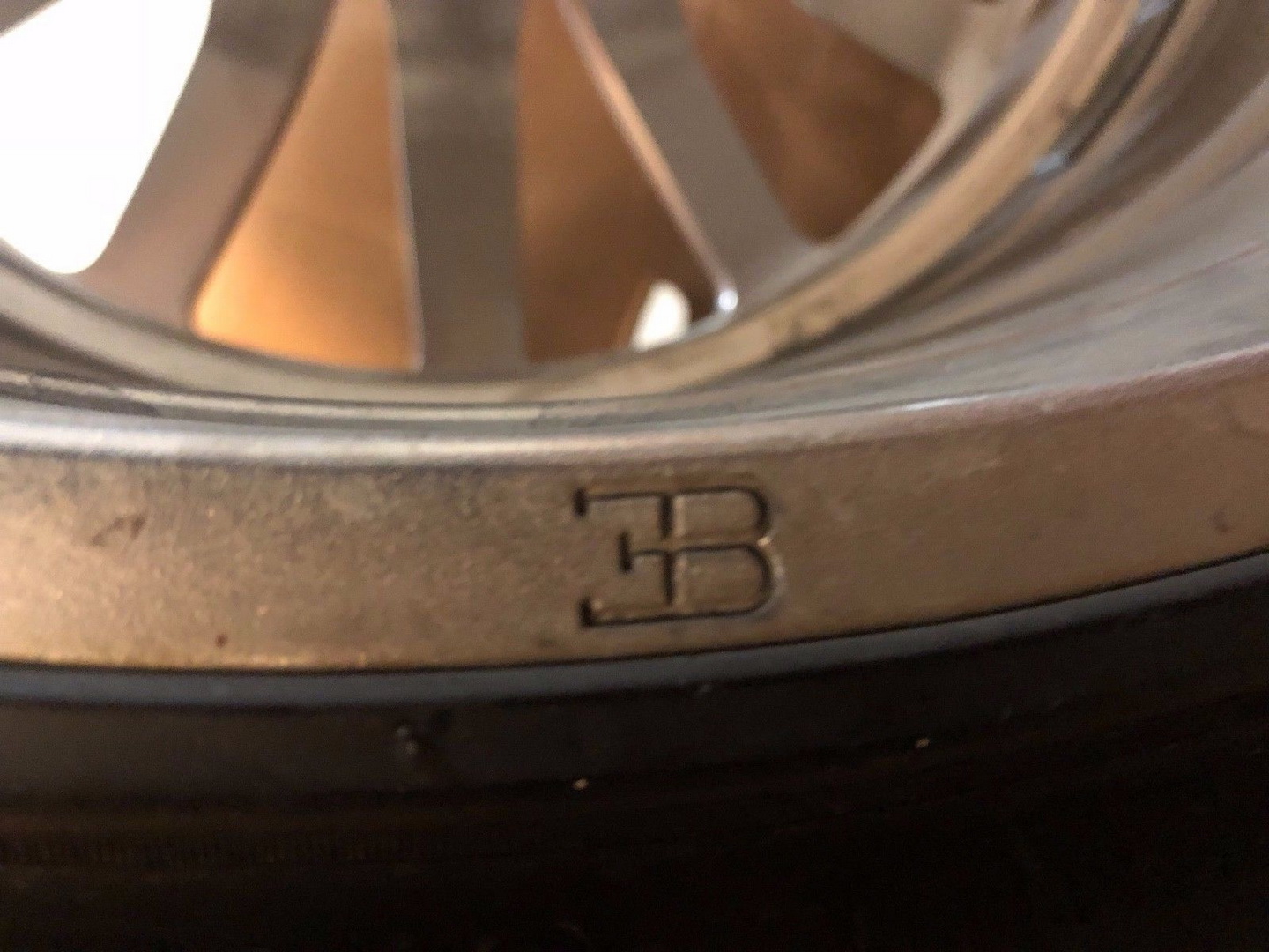 bugatti veyron wheel set 7 Used Bugatti Veyron Wheels Will Cost You More Than A Brand New Porsche 911!