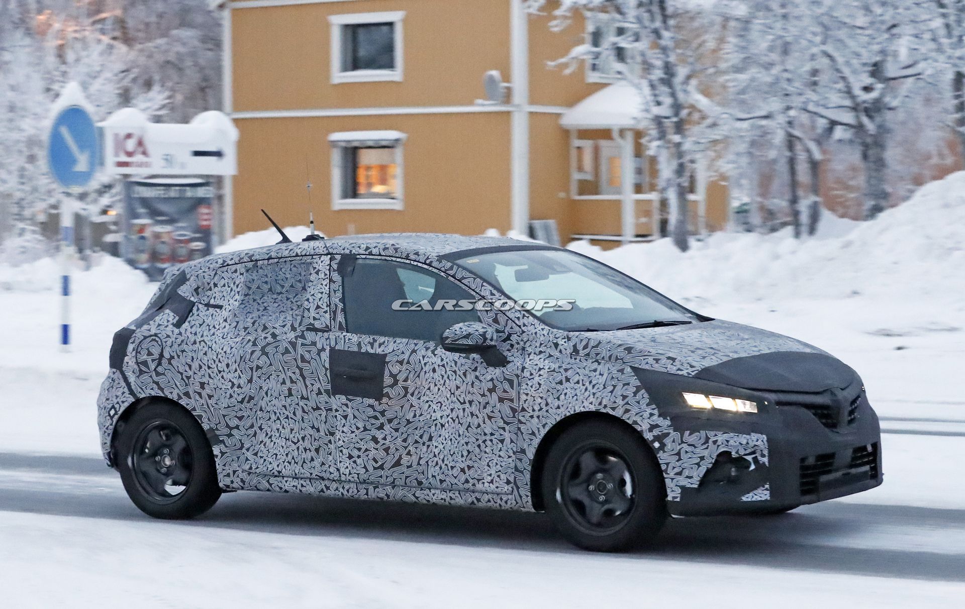 Renault-Clio-Spy-Shots-4 New Renault Clio Teased, Debuts January 28th