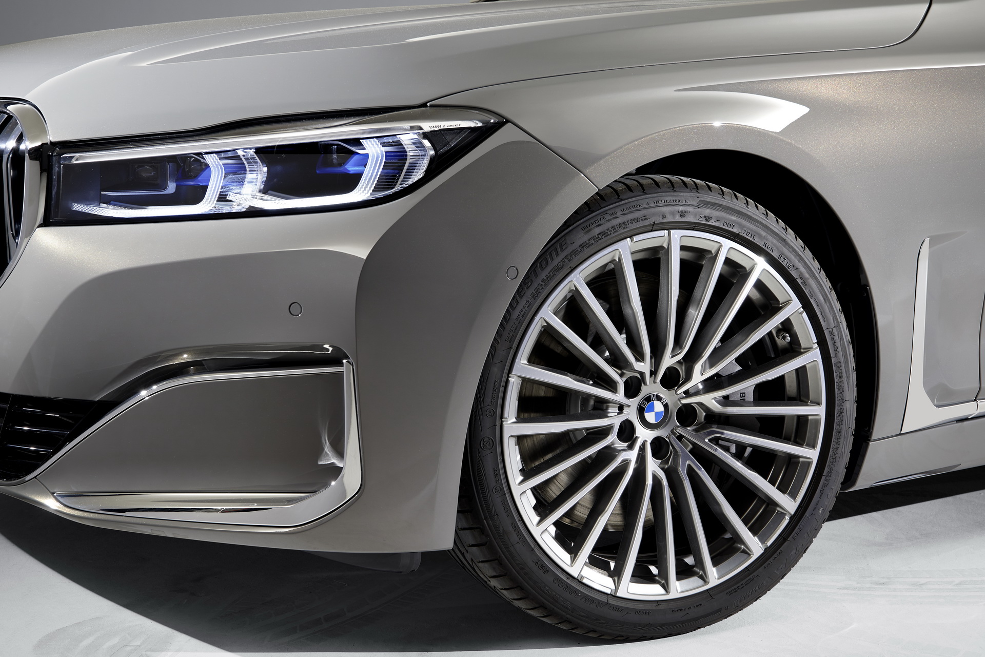 2019-BMW-7-Series-08 2020 BMW 7-Series Flagship Sedan Goes Official With Bold Update