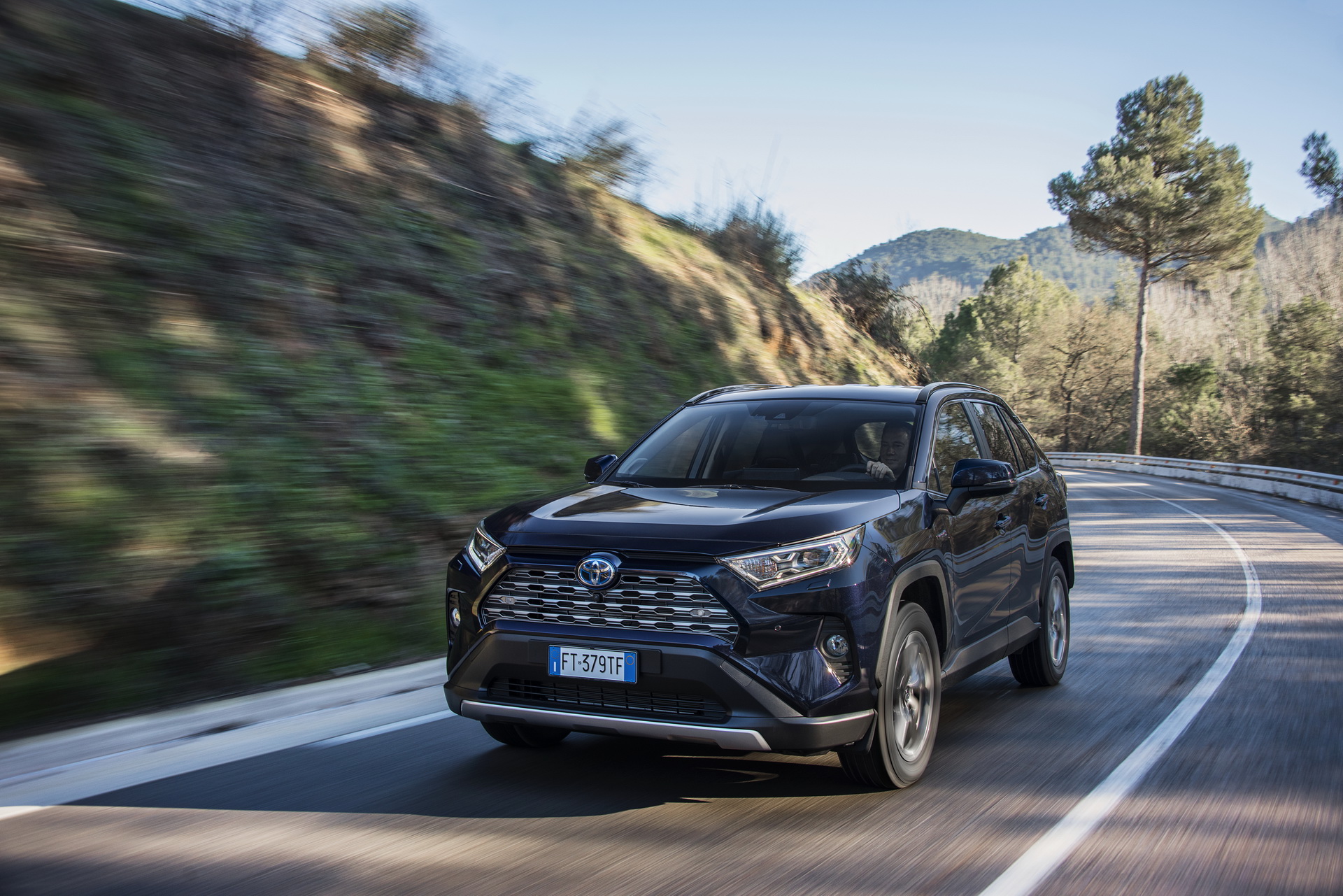 2019-Toyota-RAV4-Hybrid-20 Toyota Details Euro-Spec 2019 RAV4 Hybrid In Massive New Gallery