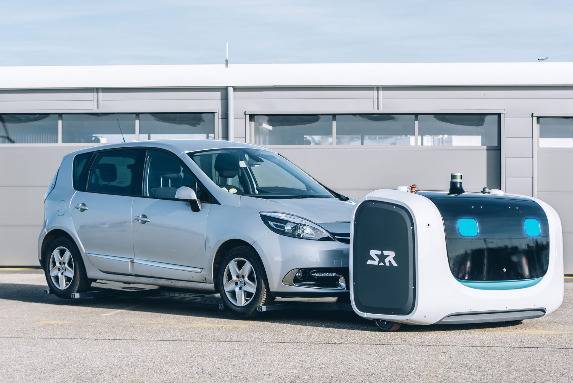 Robot-Valet-13 Robot Valets Will Park Your Car At London’s Gatwick Airport