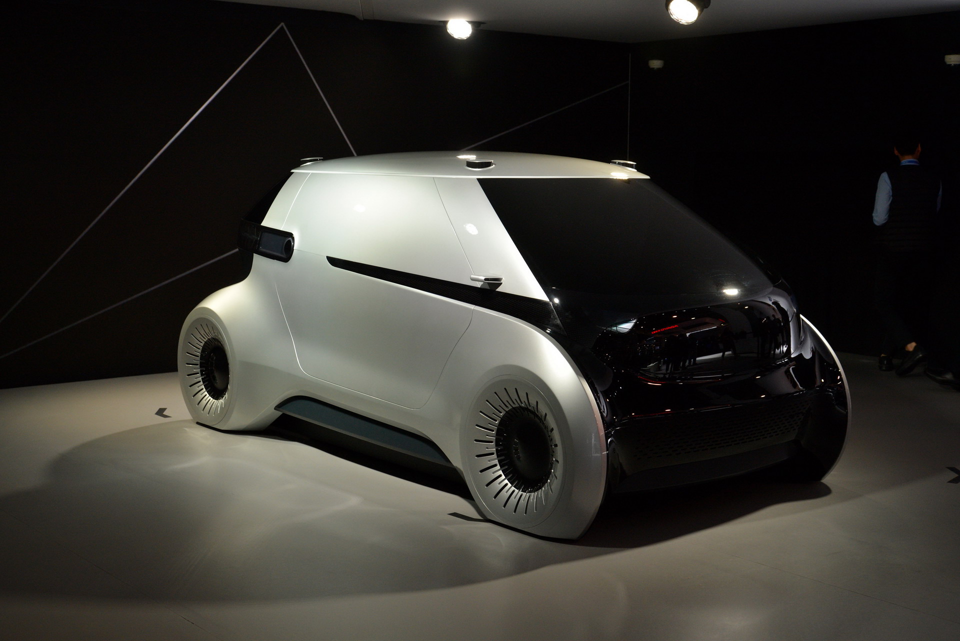 Hyundai-Mobis-Concept 2 Hyundai MOBIS’ Autonomous Concept Lights Up CES In The Name Of Safety