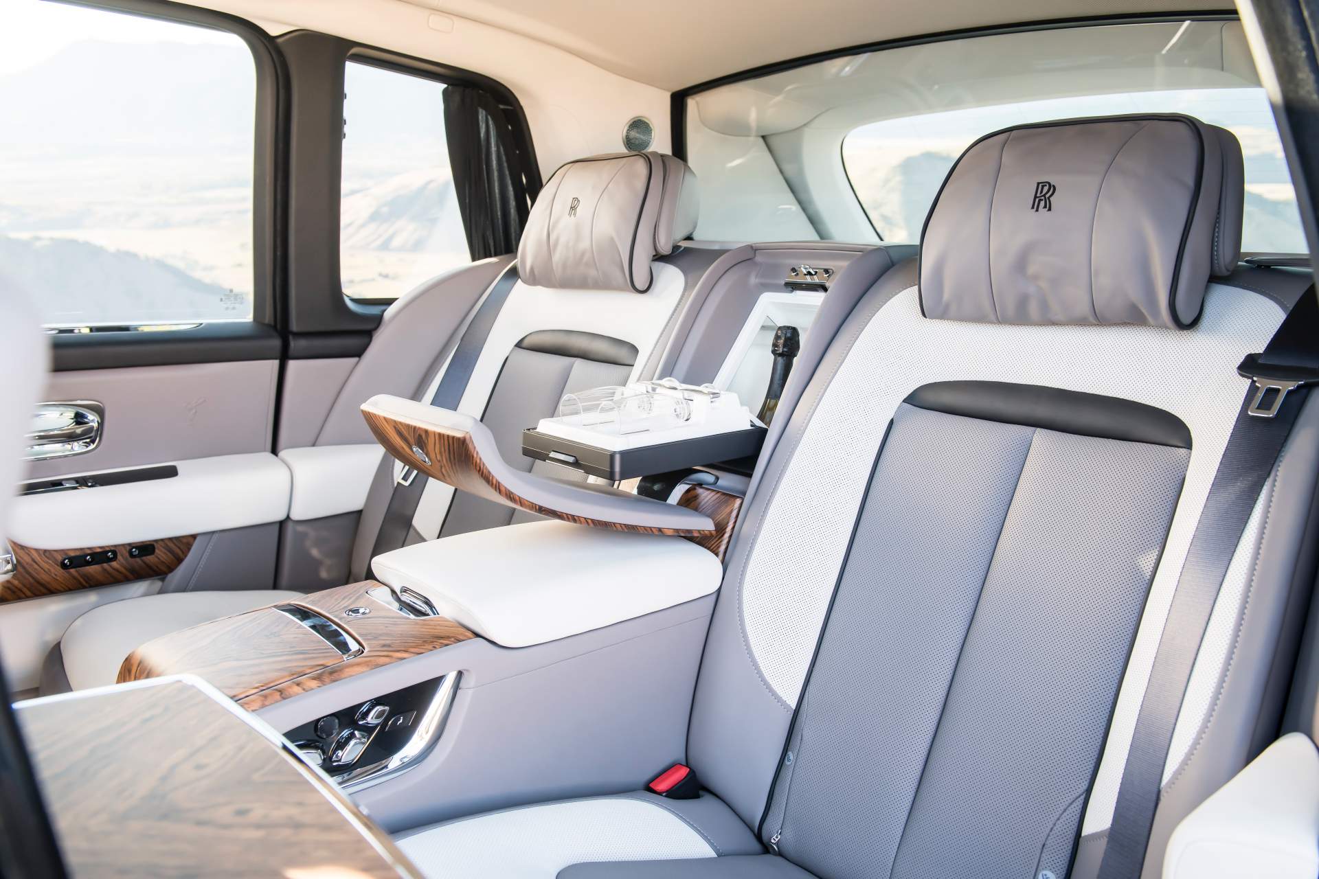 Rolls-Royce Cullinan, Wyoming USA
Photo: James Lipman / jameslipman Rolls-Royce Reviews Its Most Spectacular Bespoke Models Of 2018