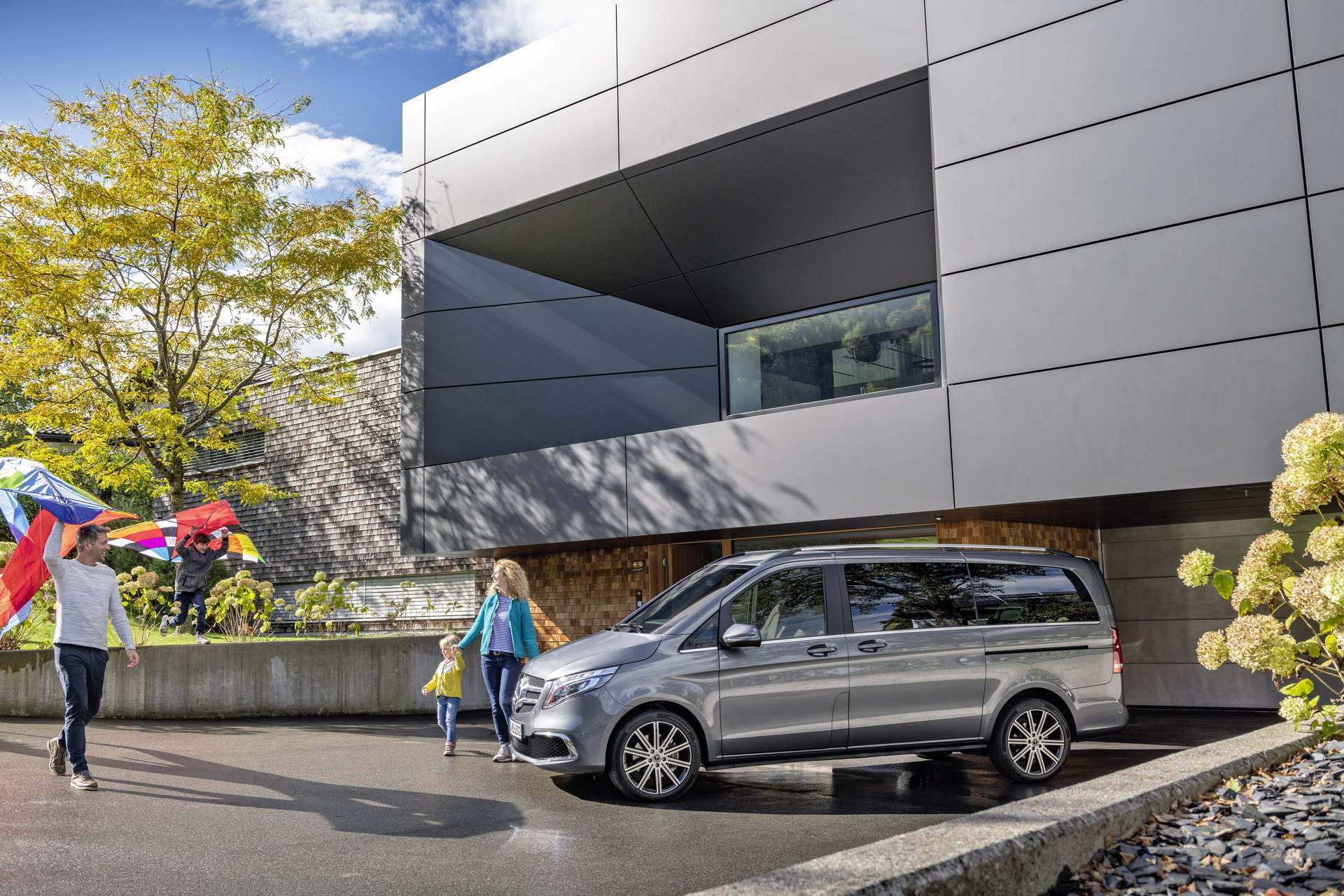 2020 Mercedes V-Class 9 Restyled Mercedes V-Class Is More Efficient And Luxurious Than Ever