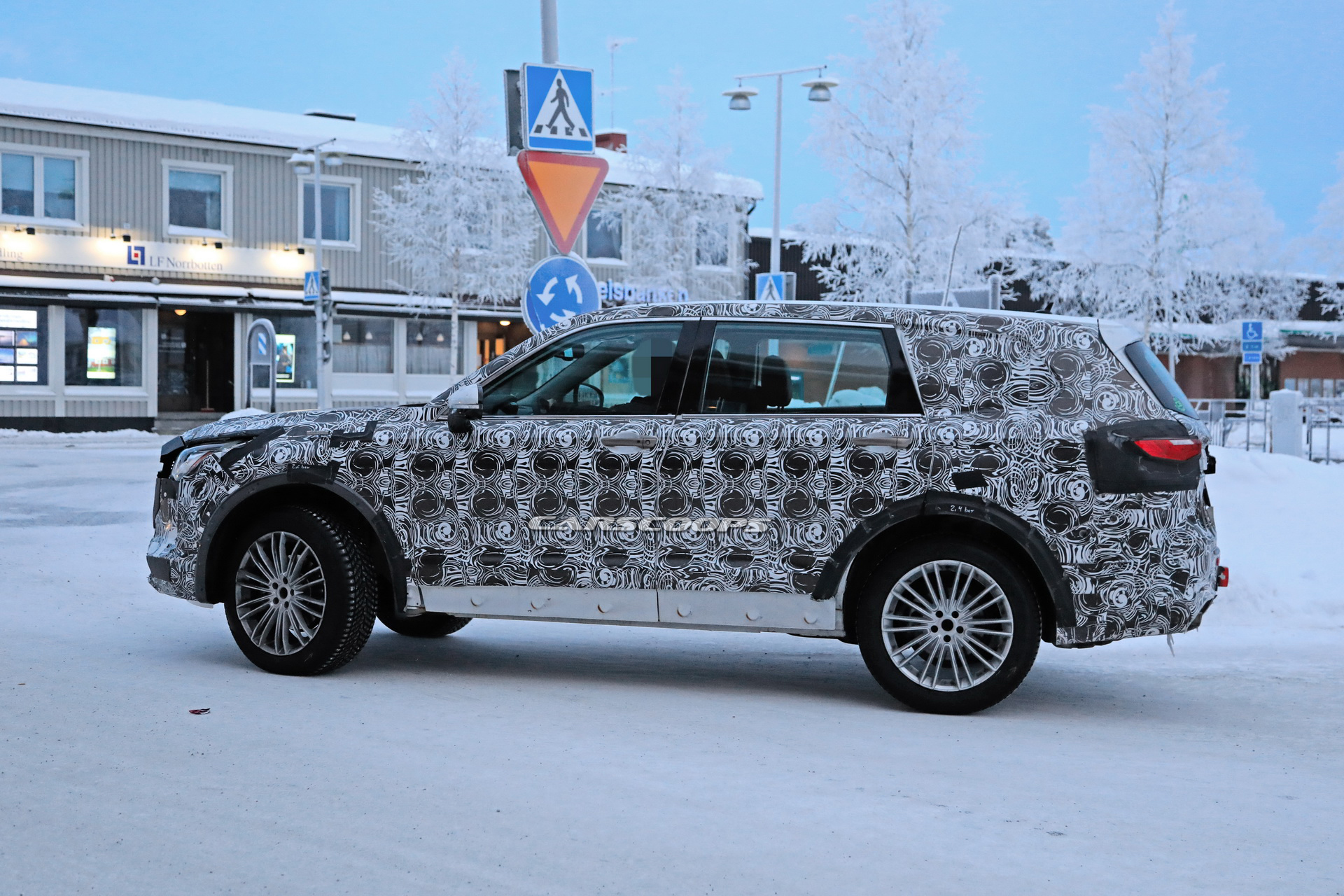 2020-Brilliance-SUV-Scoop-20 China’s Brilliance Caught Testing Seven-Seat V7 SUV In Europe