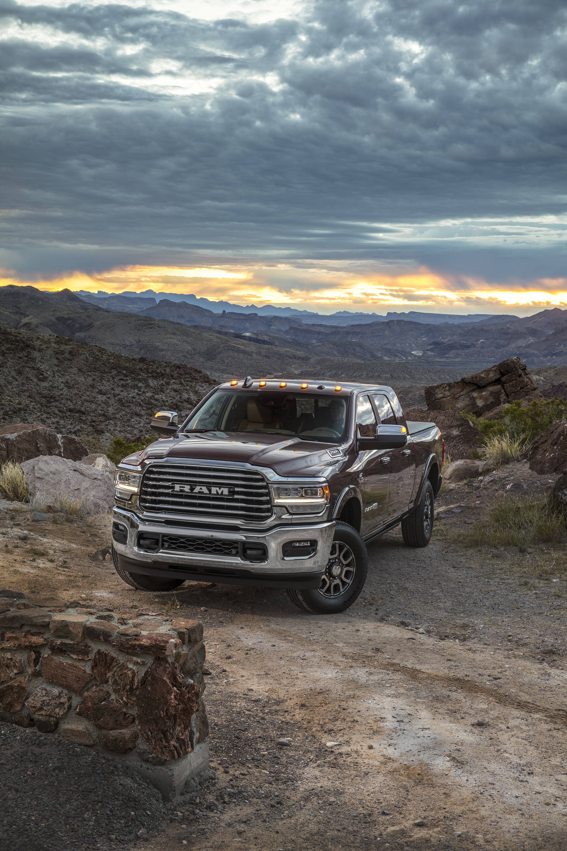 2019-RAM-HD-Laramie-Longhorn-13 2019 RAM HD Laramie Longhorn Will Cosset You With Real Wood, Leather And Steel