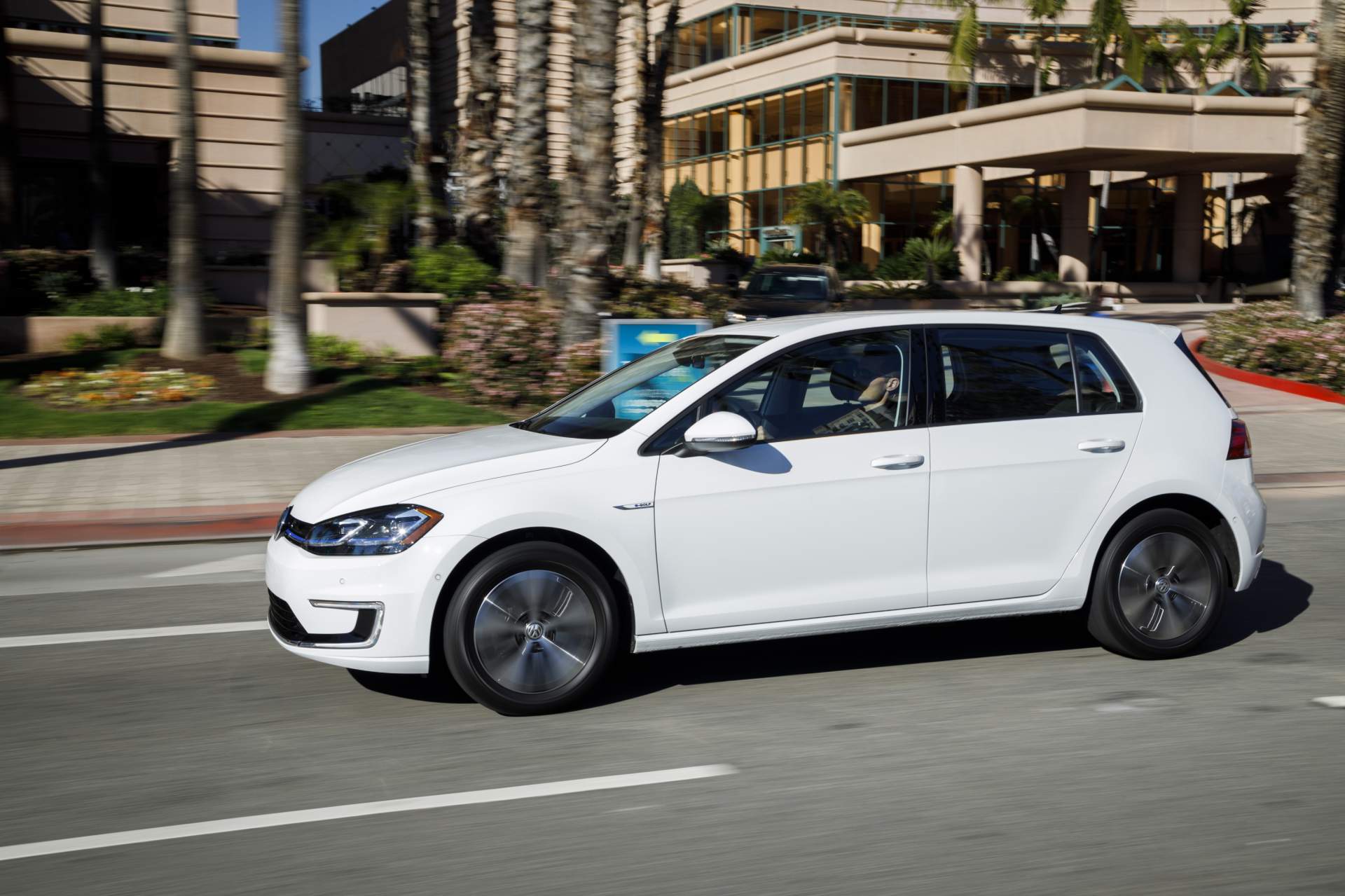 2019 VW e-Golf 2019 VW e-Golf Up To $1,550 More Expensive, Starts At $32,790