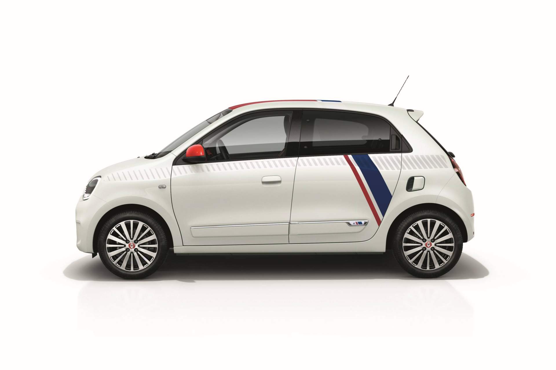 2019 - Nouvelle Renault TWINGO Série Limitée Le Coq Sportif 2019 Renault Twingo Puts On “Le Coq Sportif” Sportswear Attire