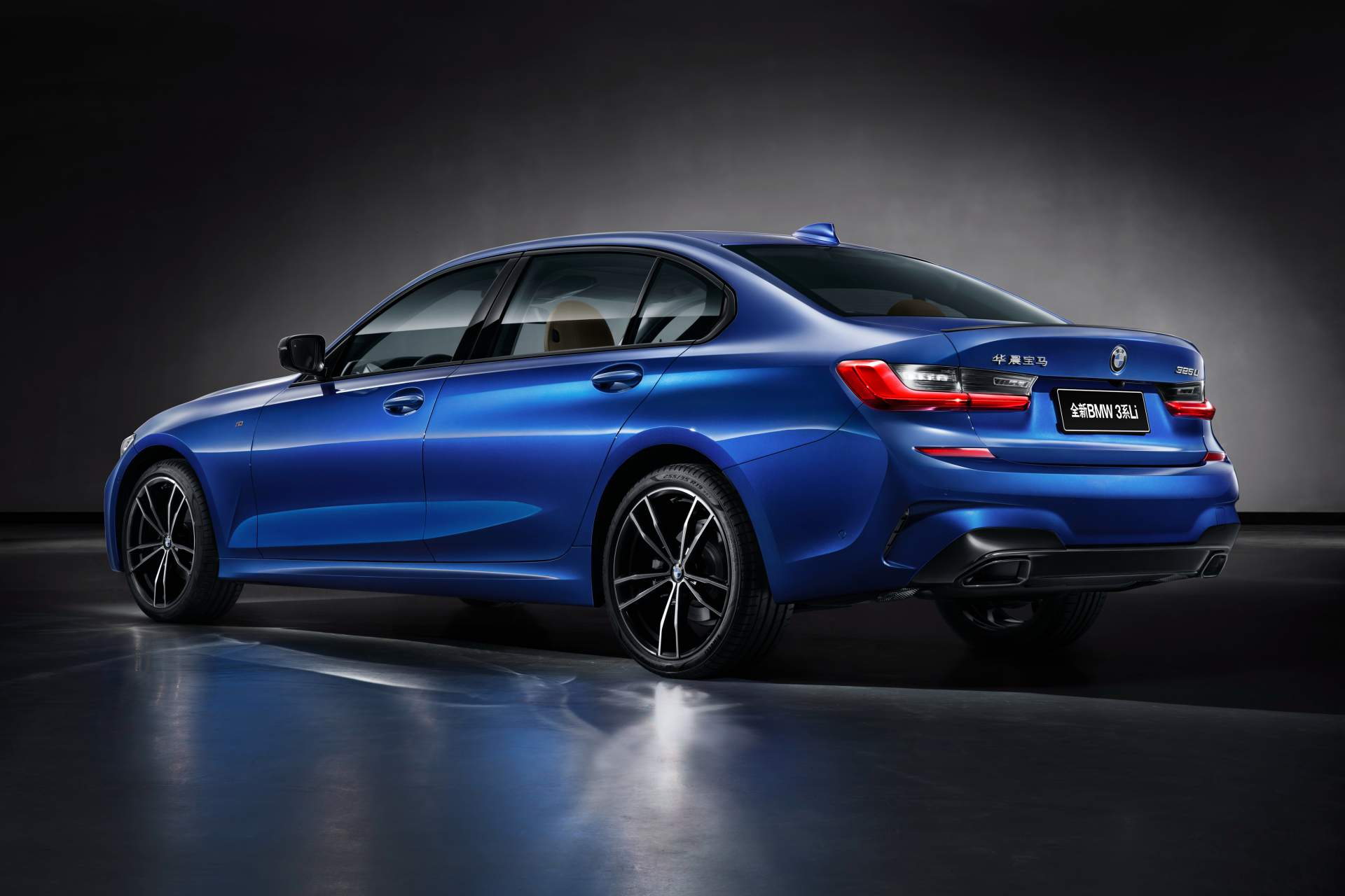 2019 BMW 3 Series Li China 1 2019 BMW 3 Series Sedan Stretches Its Wheelbase In China