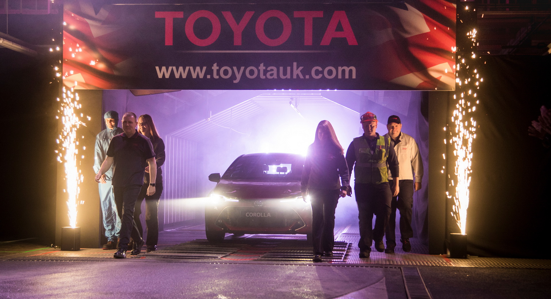 Toyota-Corolla-Line-Off-05 Toyota Starts Production Of 2019 Corolla Hatch And Estate In The UK