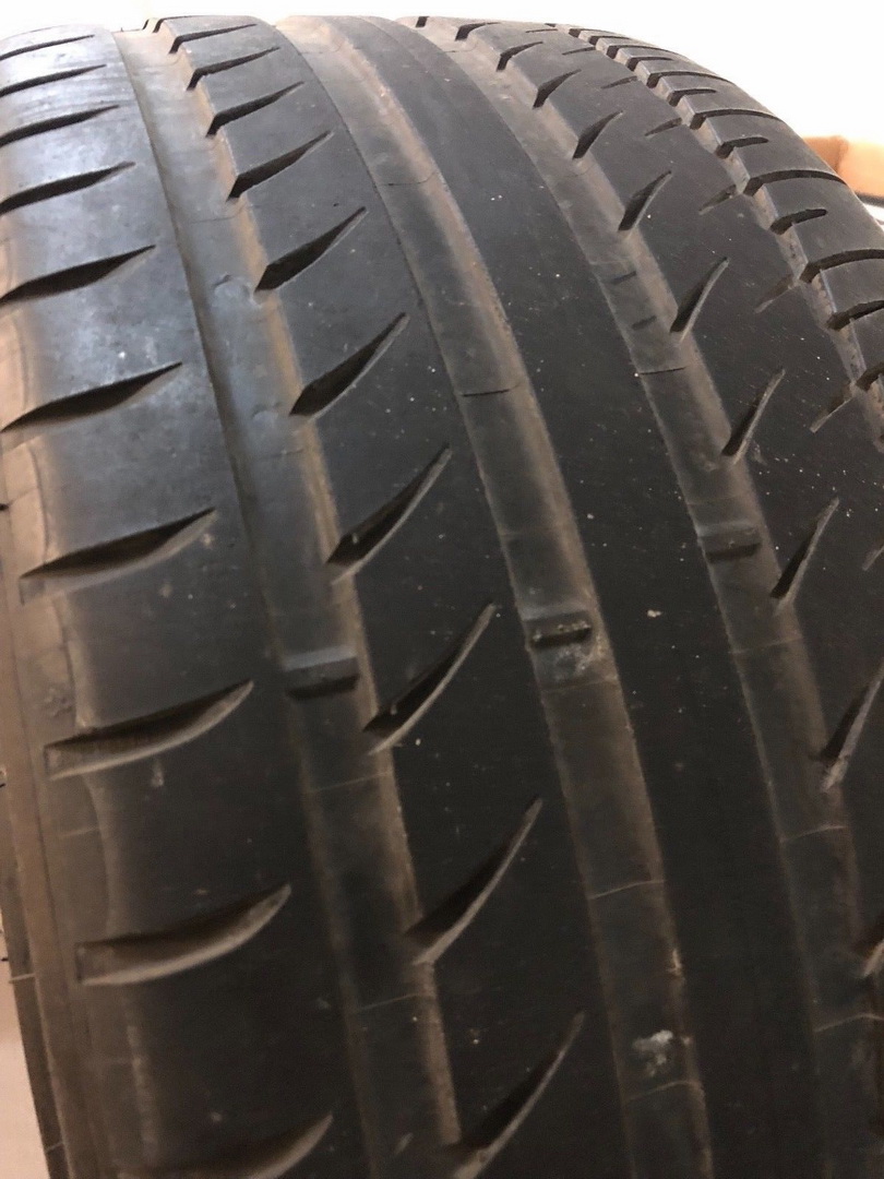 bugatti veyron wheel set 11 Used Bugatti Veyron Wheels Will Cost You More Than A Brand New Porsche 911!