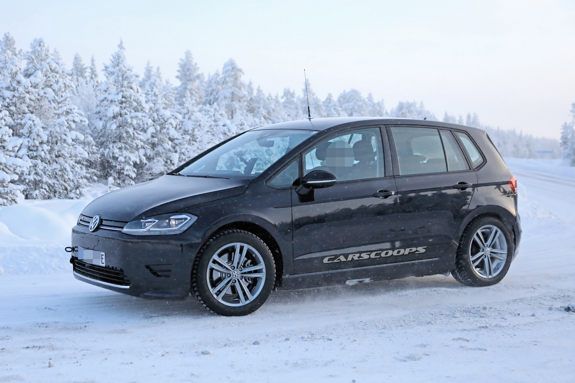 VW-EV-Golf-Sportsvan-05 An Electric VW Is Hiding Under This Golf Sportsvan Mule