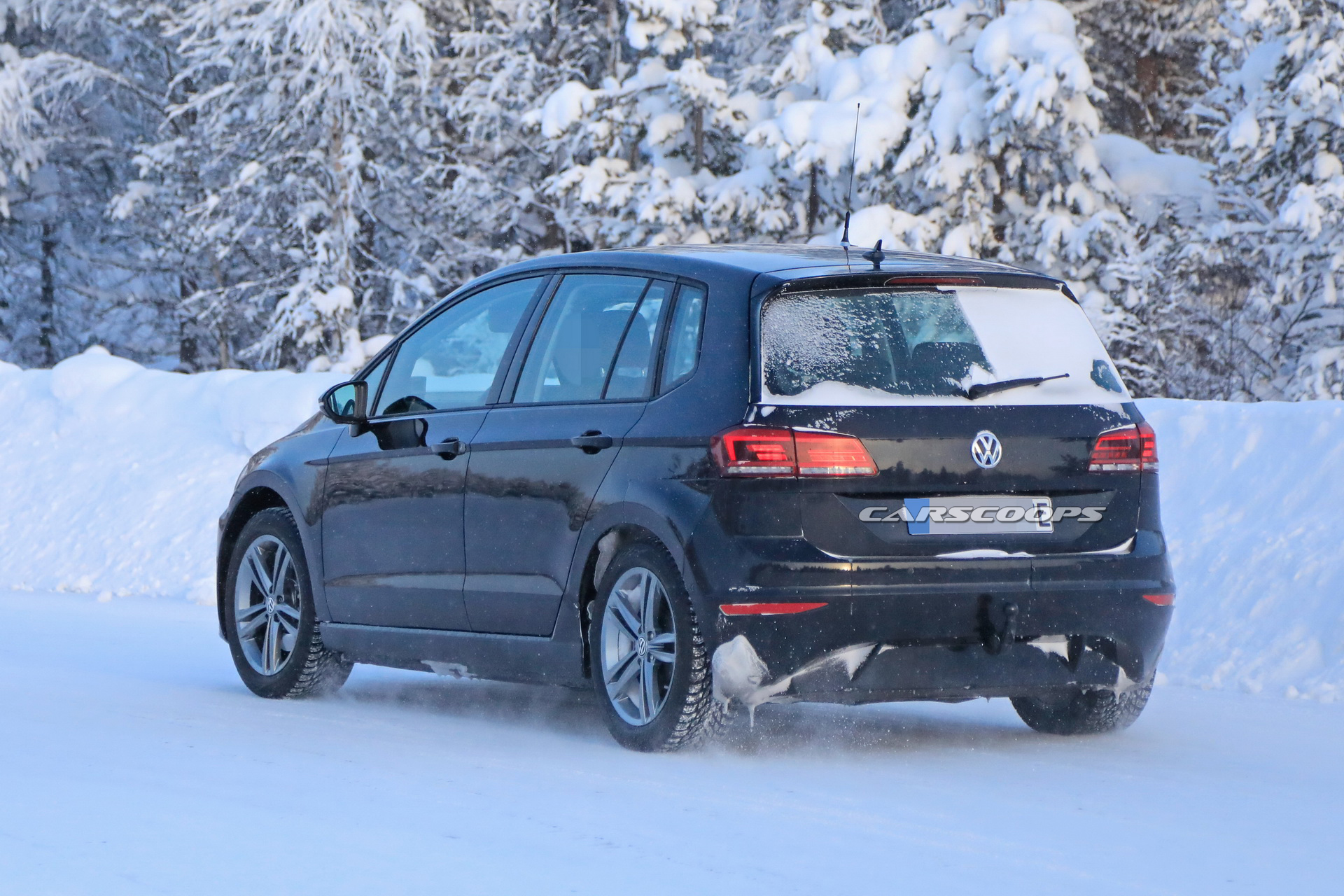 VW-EV-Golf-Sportsvan-10 An Electric VW Is Hiding Under This Golf Sportsvan Mule
