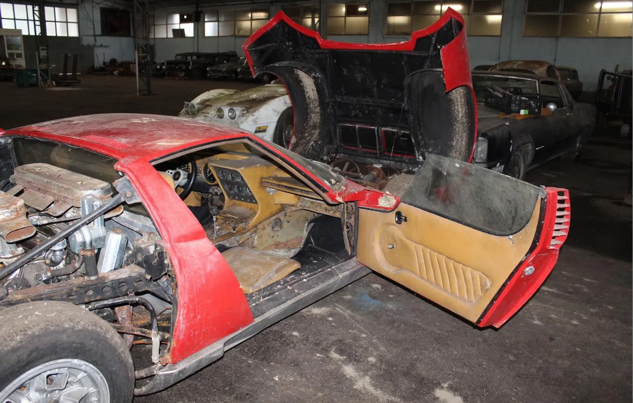 Lambo-Miuria-Barn-Find-05 Staggering Barn-Find Discovery With Over 80 Legendary And Classic Cars