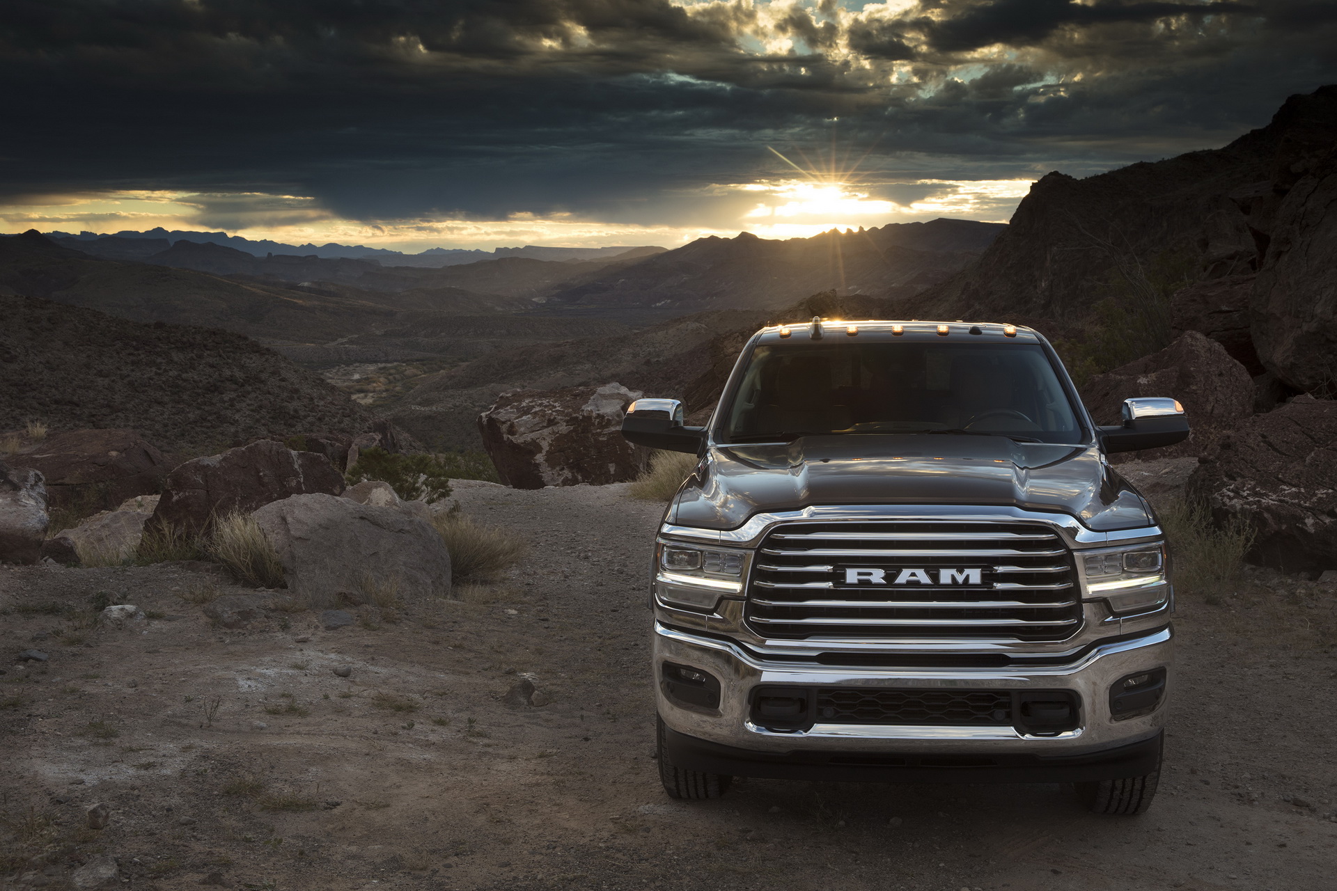 2019-RAM-HD-Laramie-Longhorn-15 2019 RAM HD Laramie Longhorn Will Cosset You With Real Wood, Leather And Steel