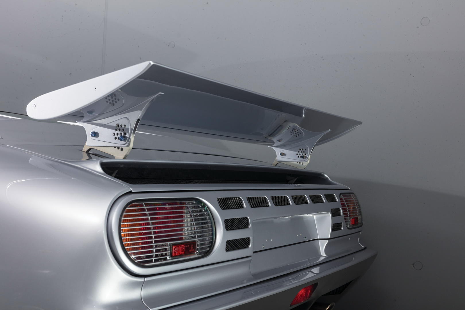 bugatti eb110 ss 15 Bugatti EB110 SS Is An Unjustly Overlooked, Yet Very Exciting, Old-School Supercar