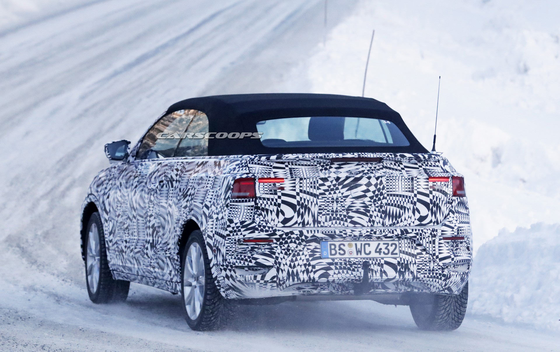 VW-T-ROC-Convertible-10 2020 VW T-Roc Convertible Is The Golf Cabriolet For The Crossover Era