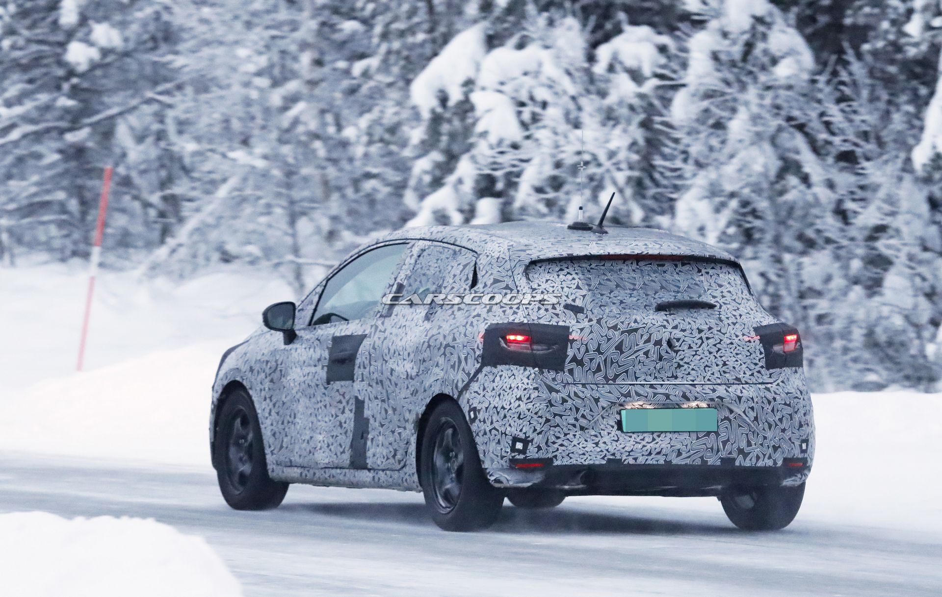 Renault-Clio-Spy-Shots-18 New Renault Clio Teased, Debuts January 28th