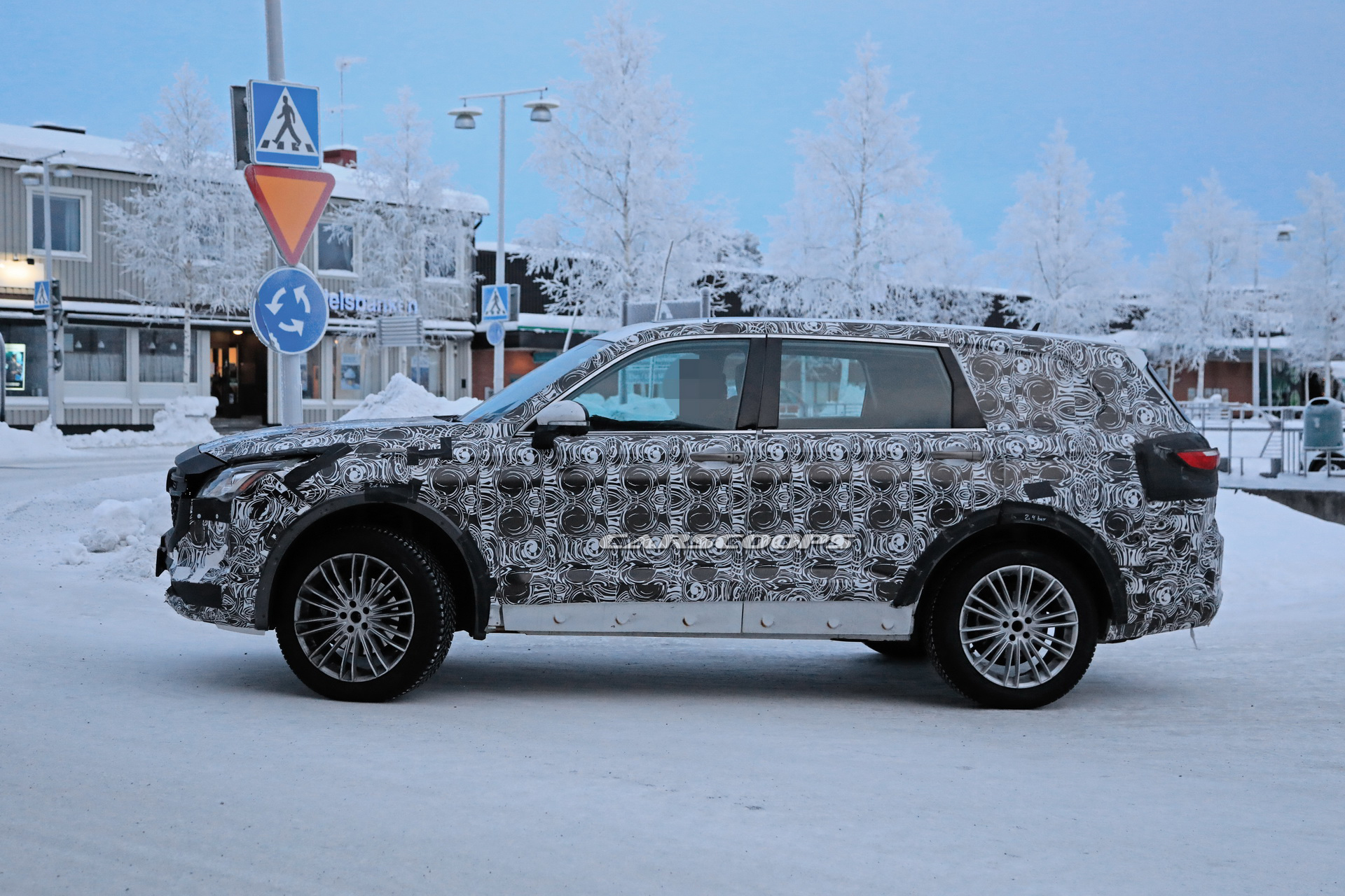 2020-Brilliance-SUV-Scoop-19 China’s Brilliance Caught Testing Seven-Seat V7 SUV In Europe