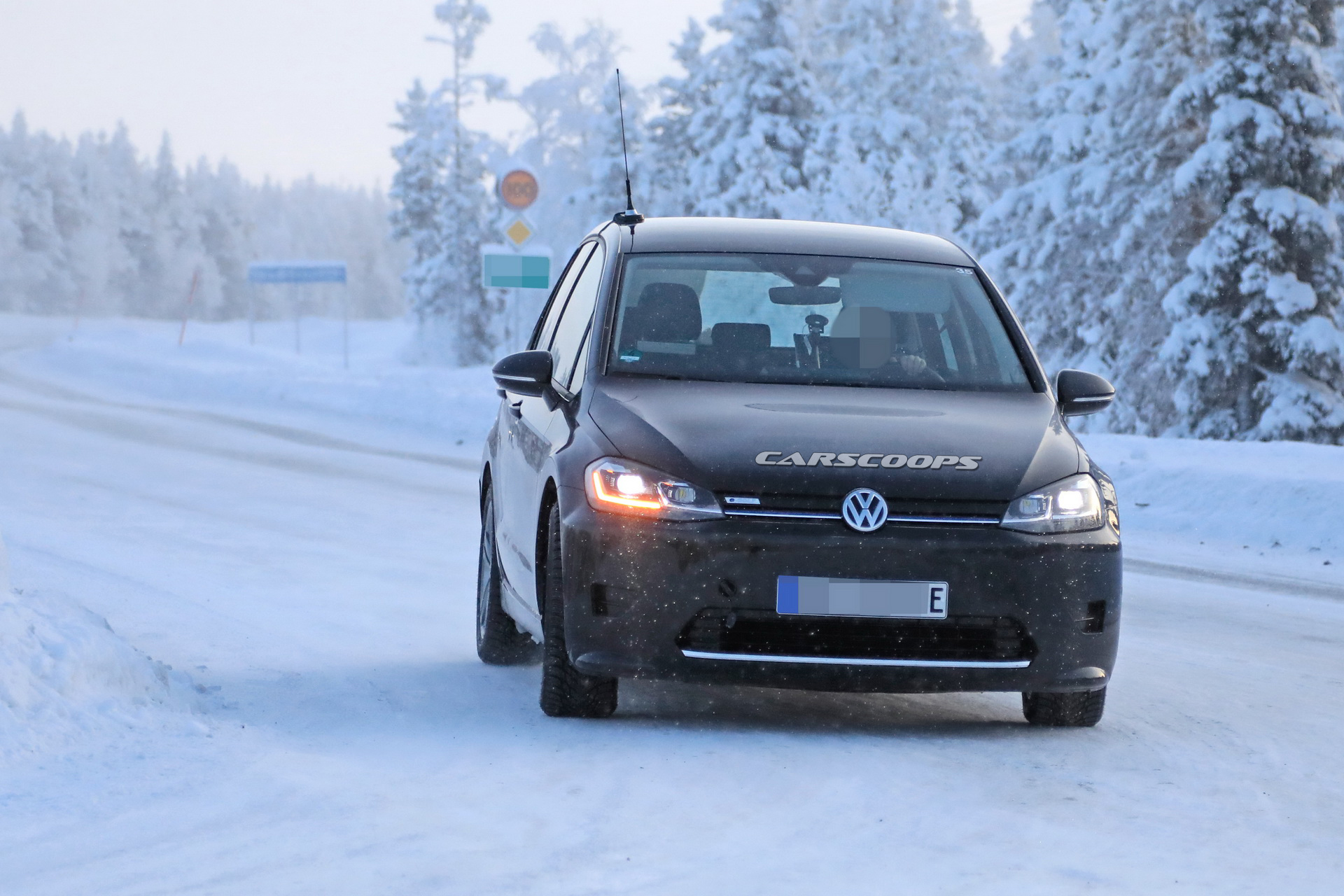 VW-EV-Golf-Sportsvan-01 An Electric VW Is Hiding Under This Golf Sportsvan Mule