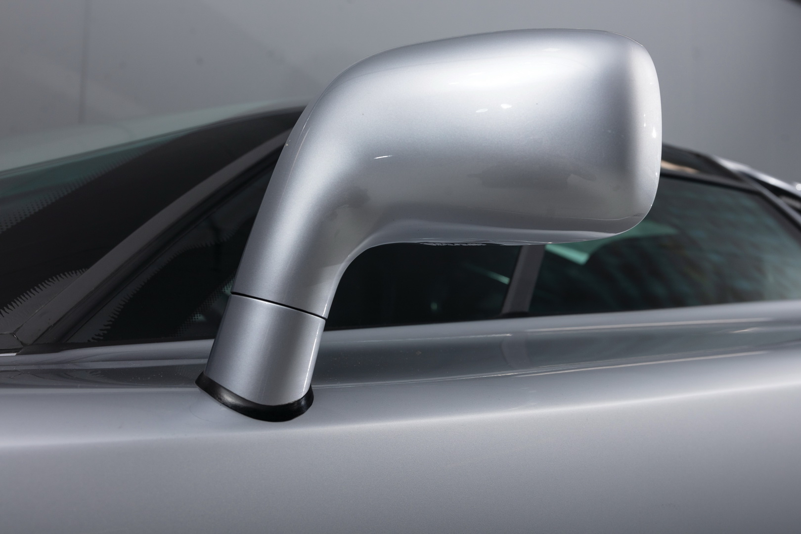 bugatti eb110 ss 16 Bugatti EB110 SS Is An Unjustly Overlooked, Yet Very Exciting, Old-School Supercar