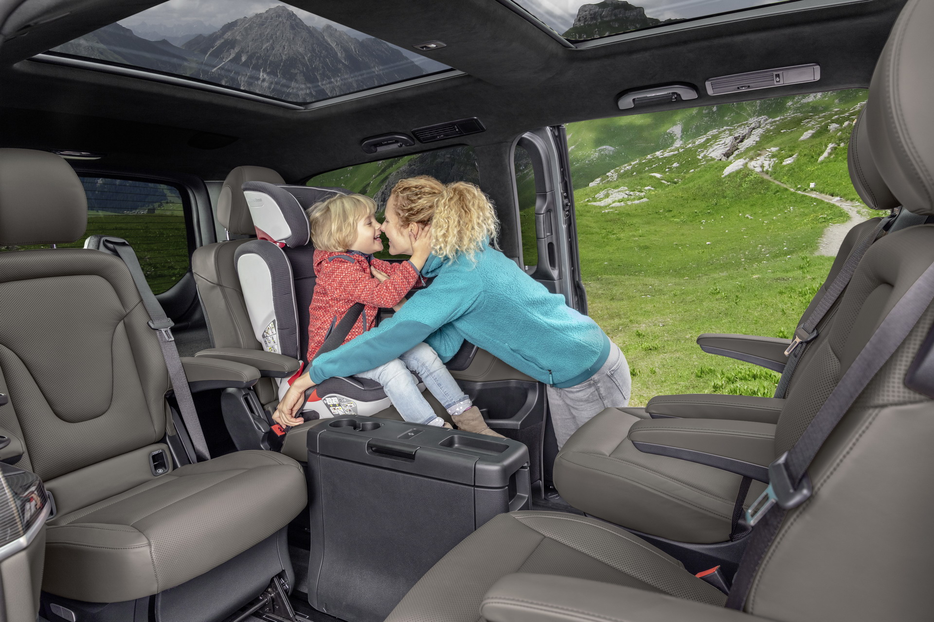 2020 Mercedes V-Class 17 Restyled Mercedes V-Class Is More Efficient And Luxurious Than Ever