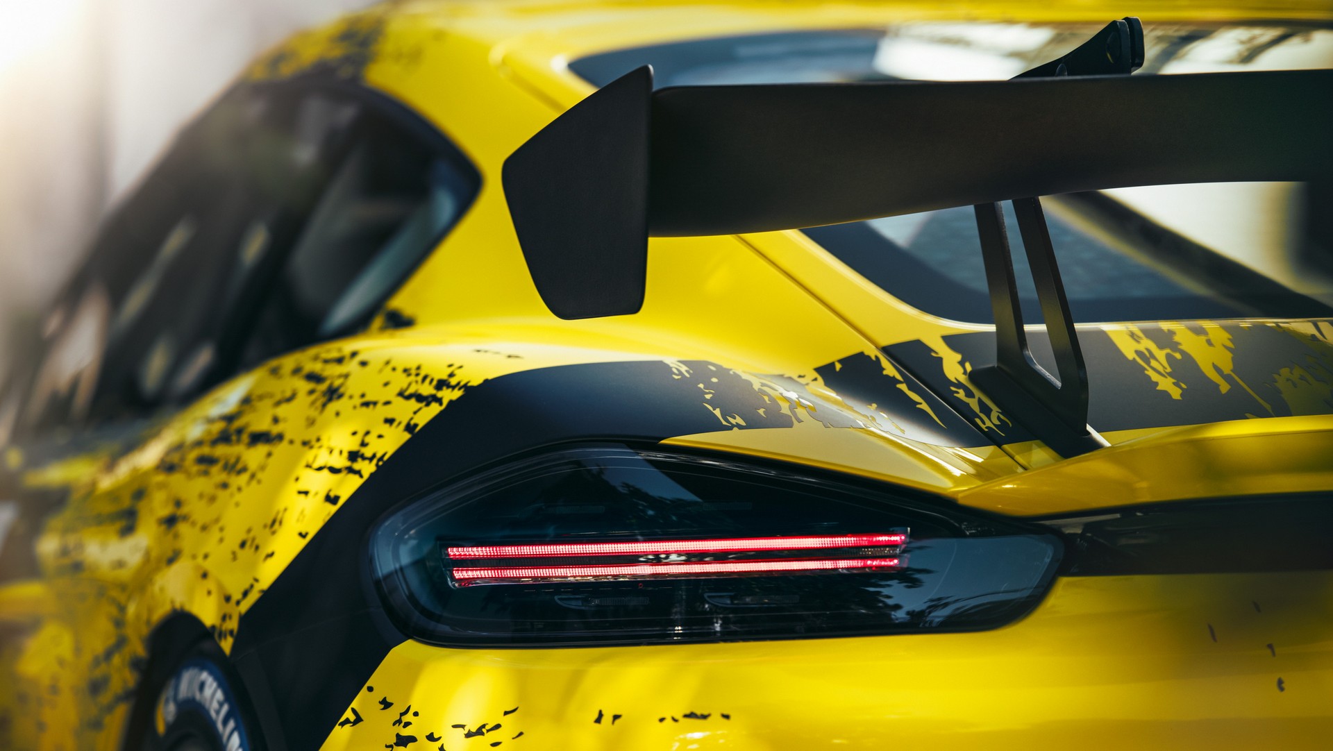 Porsche 718 Cayman GT4 Clubsport-5 Porsche 718 Cayman GT4 Clubsport Debuts With More Power, Natural Fiber Components