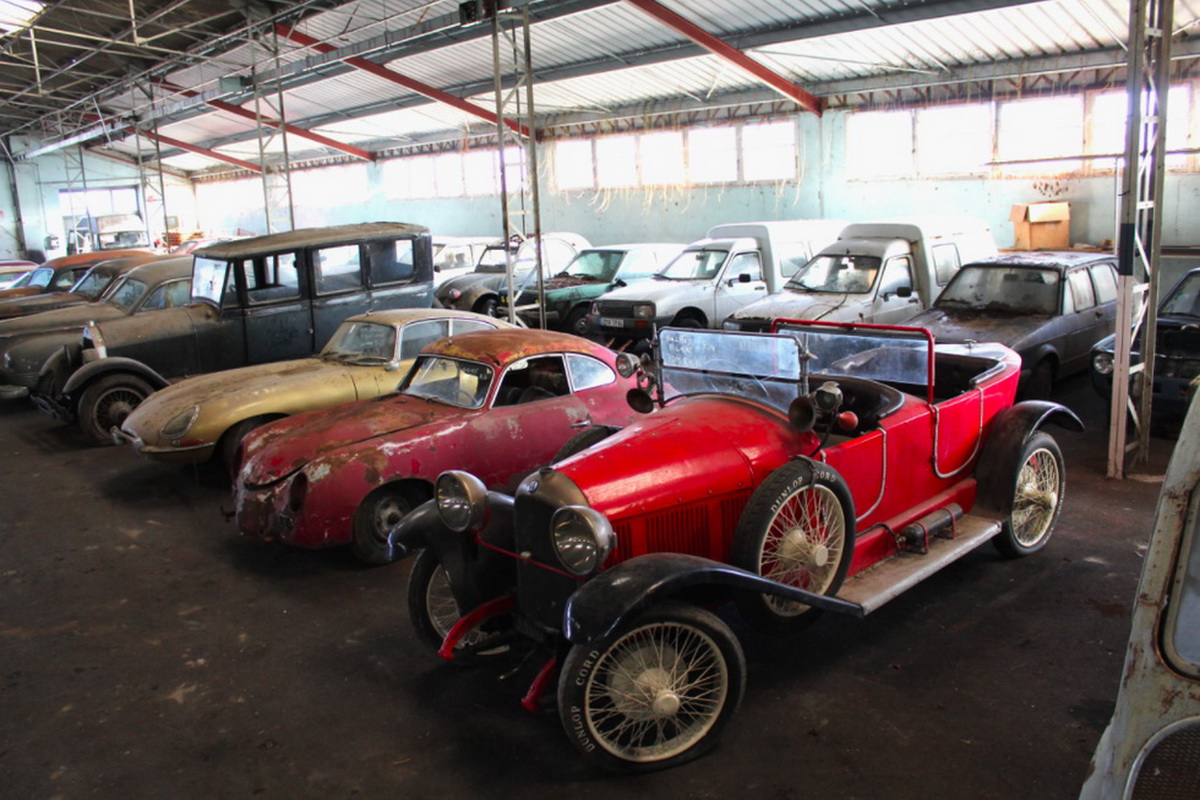Barn-Find-France-01 Staggering Barn-Find Discovery With Over 80 Legendary And Classic Cars