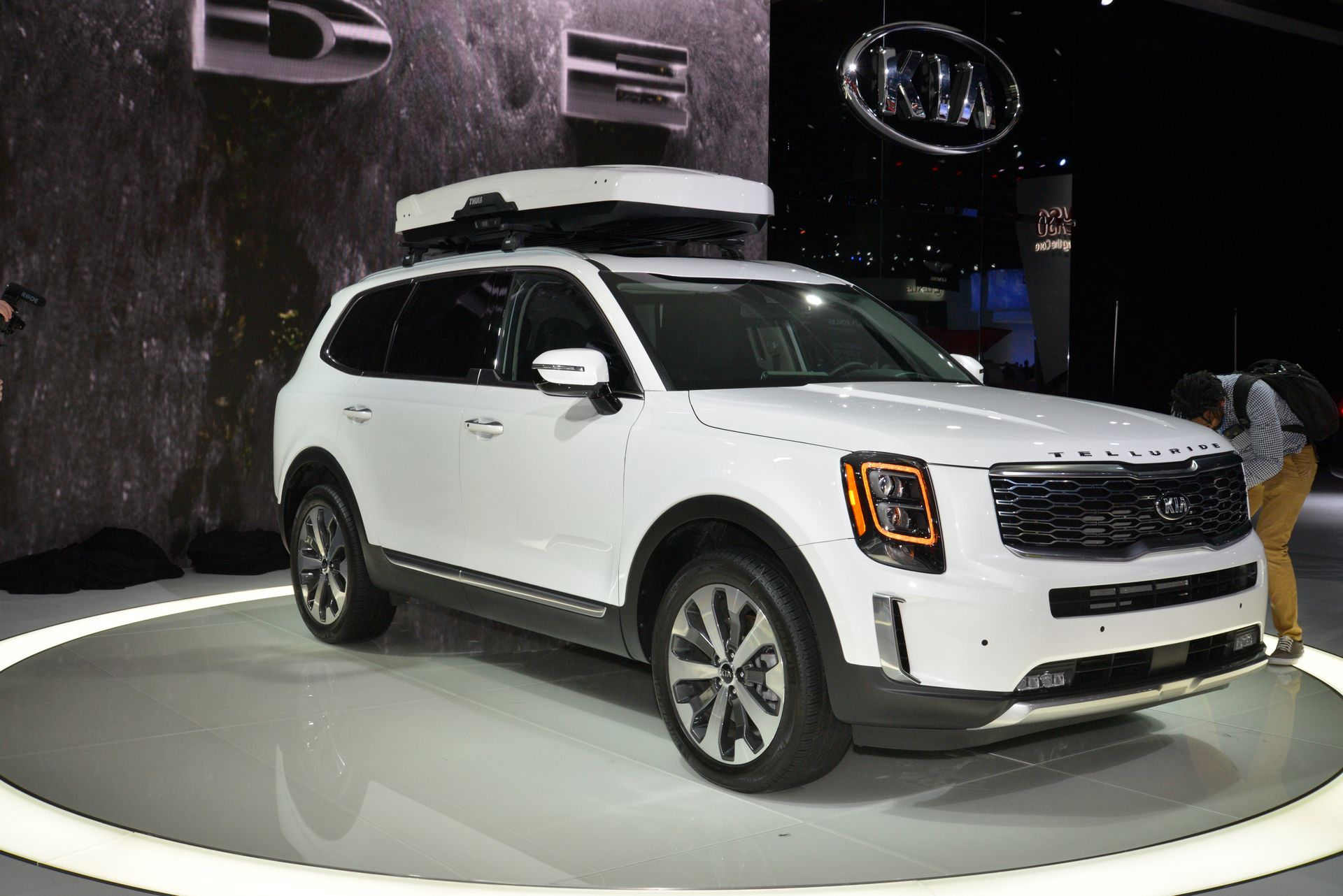 2020-Kia-Telluride-Live-1 2020 Kia Telluride SUV Is The Largest Kia Ever, Has 8-Seats, 3.8L V6