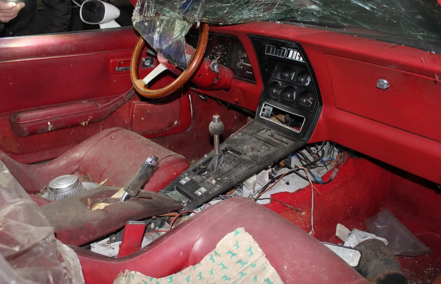 Barn-Find-France-14 Staggering Barn-Find Discovery With Over 80 Legendary And Classic Cars