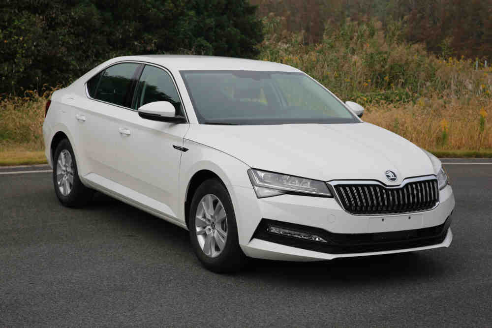 Skoda-Superb-Facelift-1 2019 Skoda Superb Facelift Leaks In China With Minimal Changes