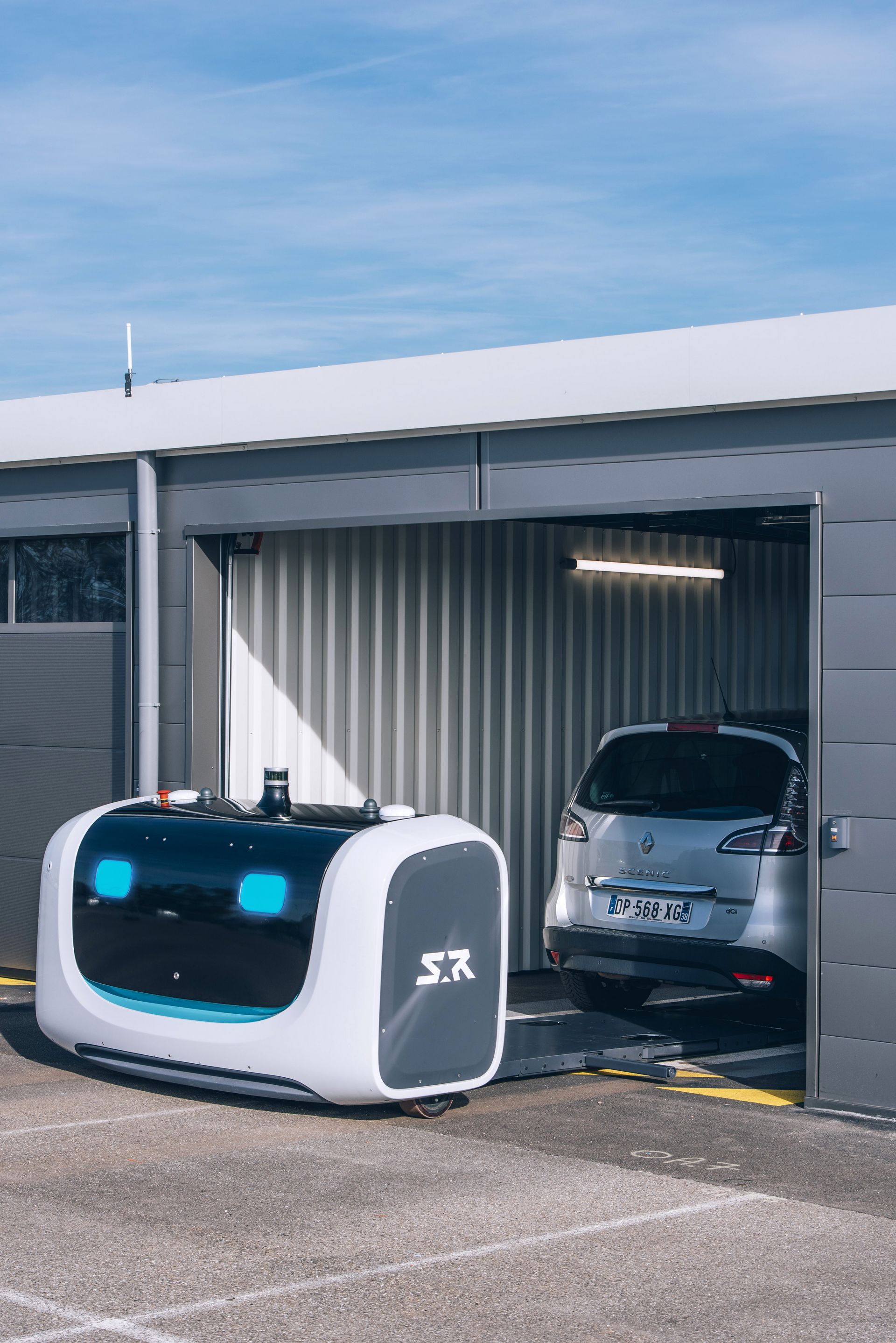 Robot-Valet-10 Robot Valets Will Park Your Car At London’s Gatwick Airport