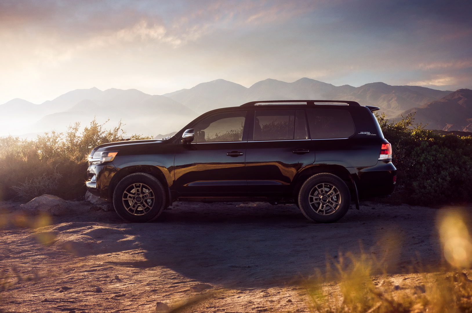2020 toyota land cruiser heritage edition 2 2020 Toyota Land Cruiser Heritage Edition Celebrates The 4×4’s Beginnings