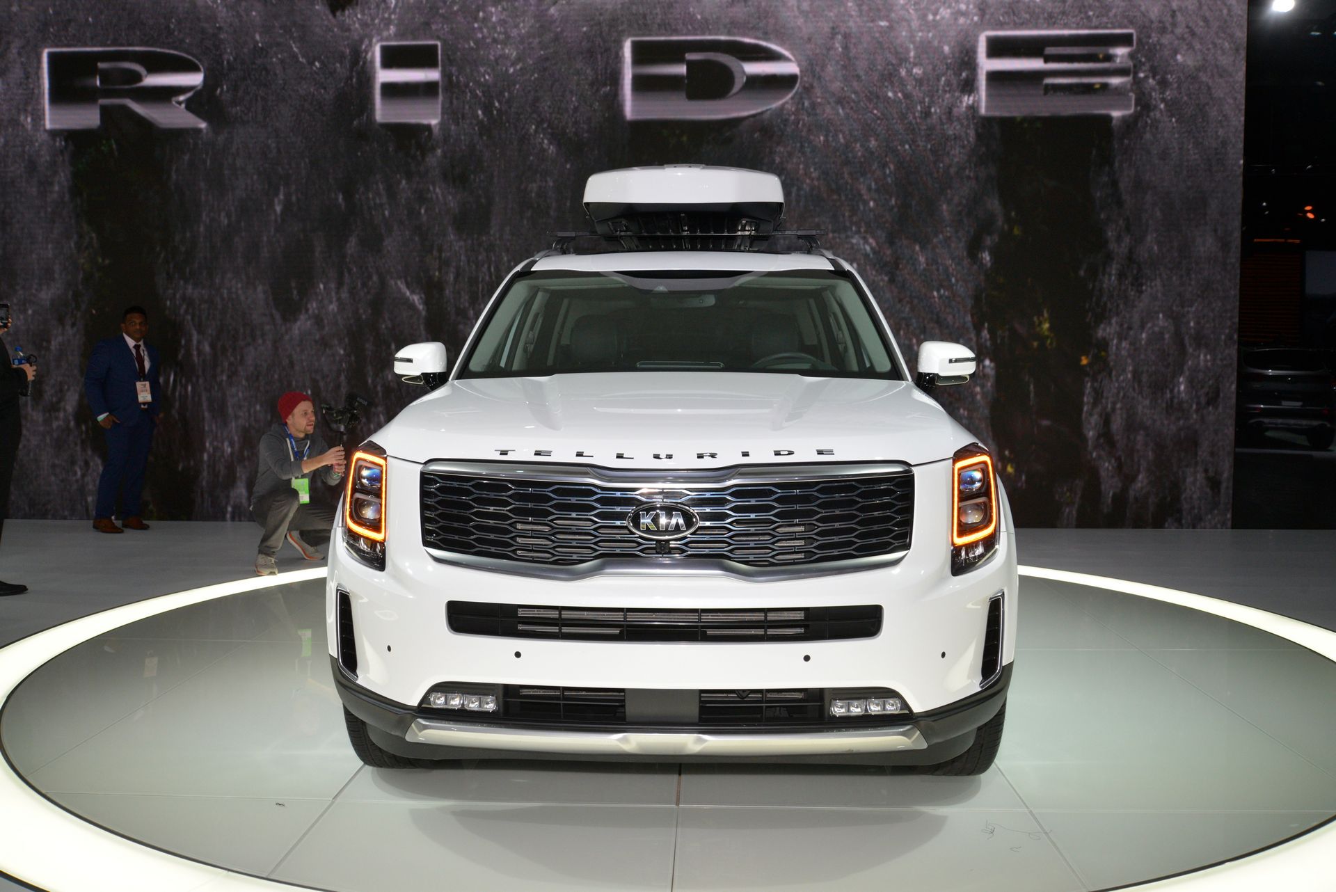 2020-Kia-Telluride-Live-4 2020 Kia Telluride SUV Is The Largest Kia Ever, Has 8-Seats, 3.8L V6
