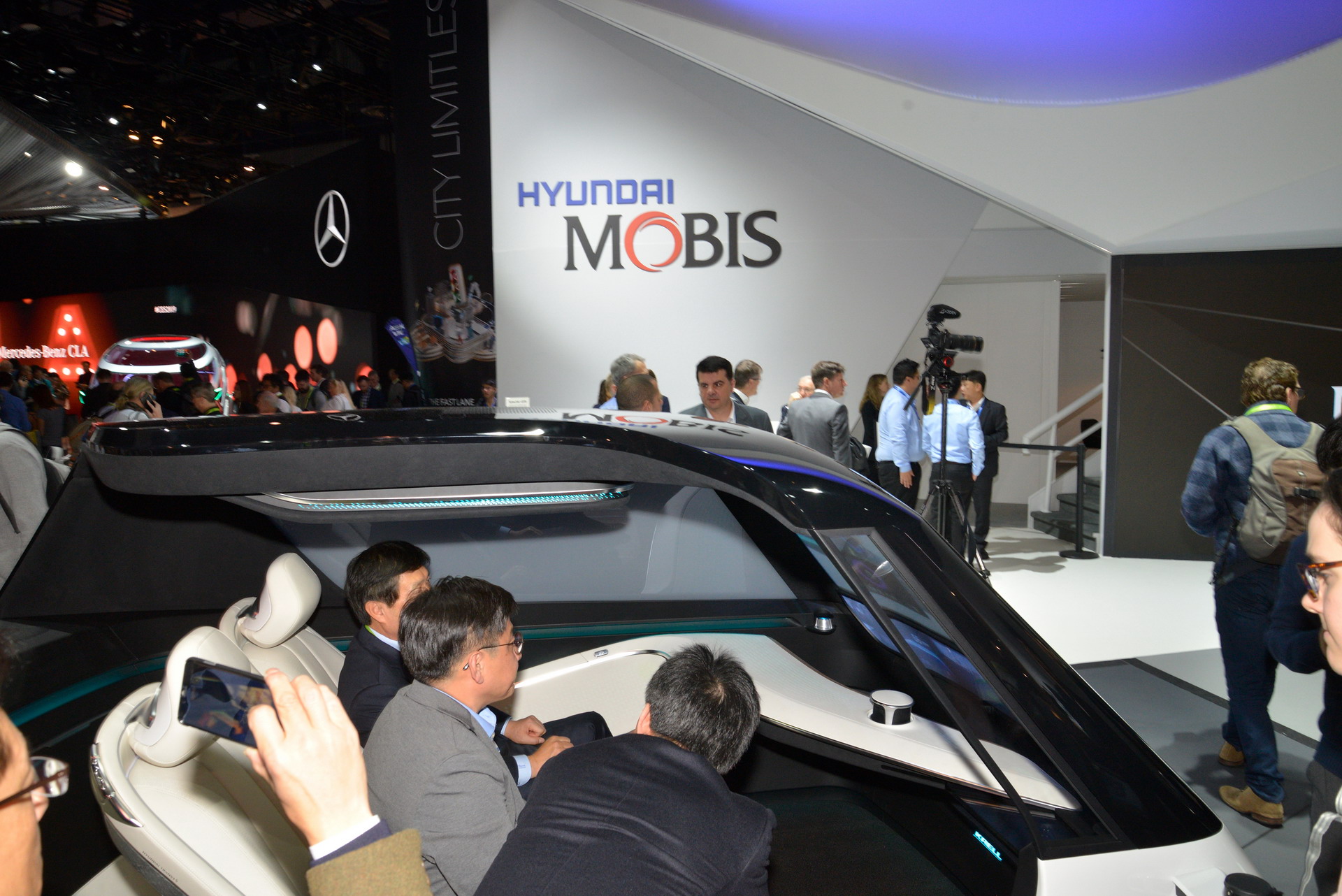 Hyundai-Mobis-Concept 2 Hyundai MOBIS’ Autonomous Concept Lights Up CES In The Name Of Safety