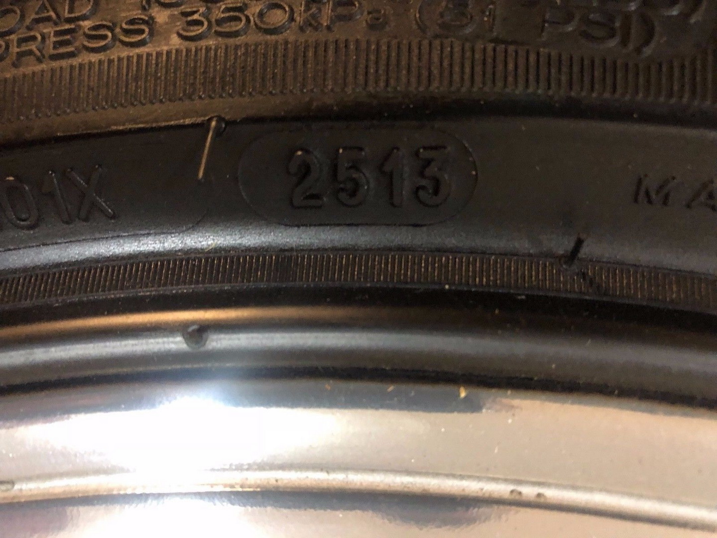 bugatti veyron wheel set 5 Used Bugatti Veyron Wheels Will Cost You More Than A Brand New Porsche 911!