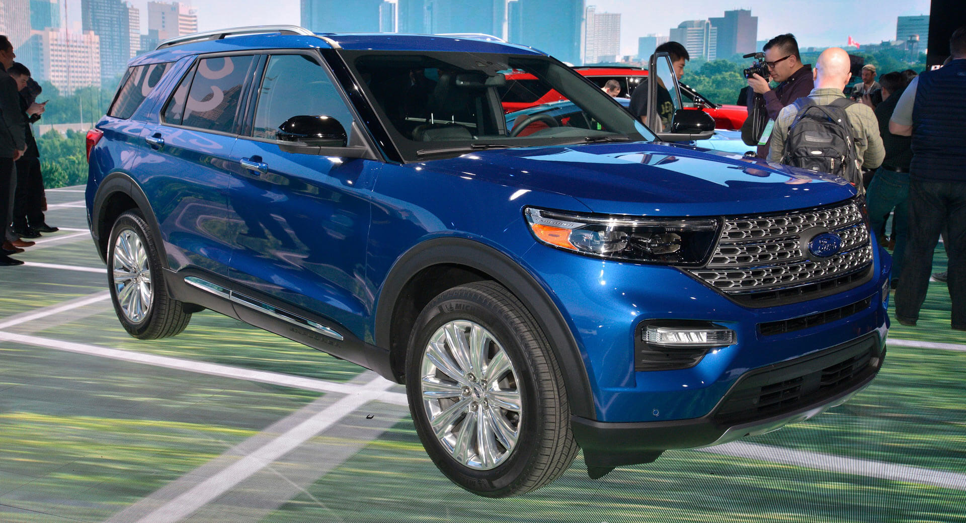 Ford Explorer Hybrid 2019 Detroit Auto Show A-Z Guide To All The Car Debuts (Day 3)