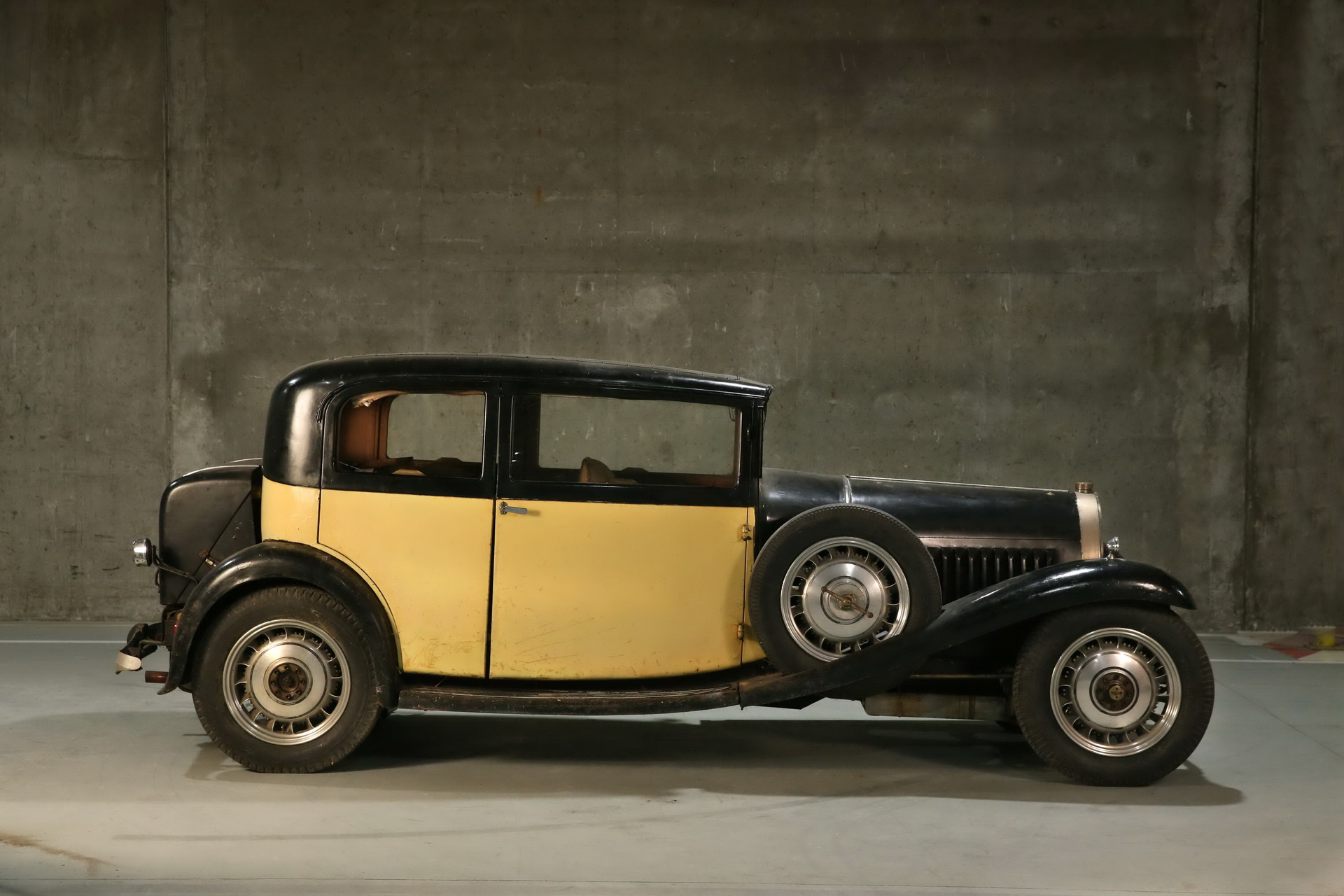 1932-Bugatti-Type-49-Berline-02 Amazing Million-Dollar Bugatti Collection Uncovered In Poor Artist’s Barn