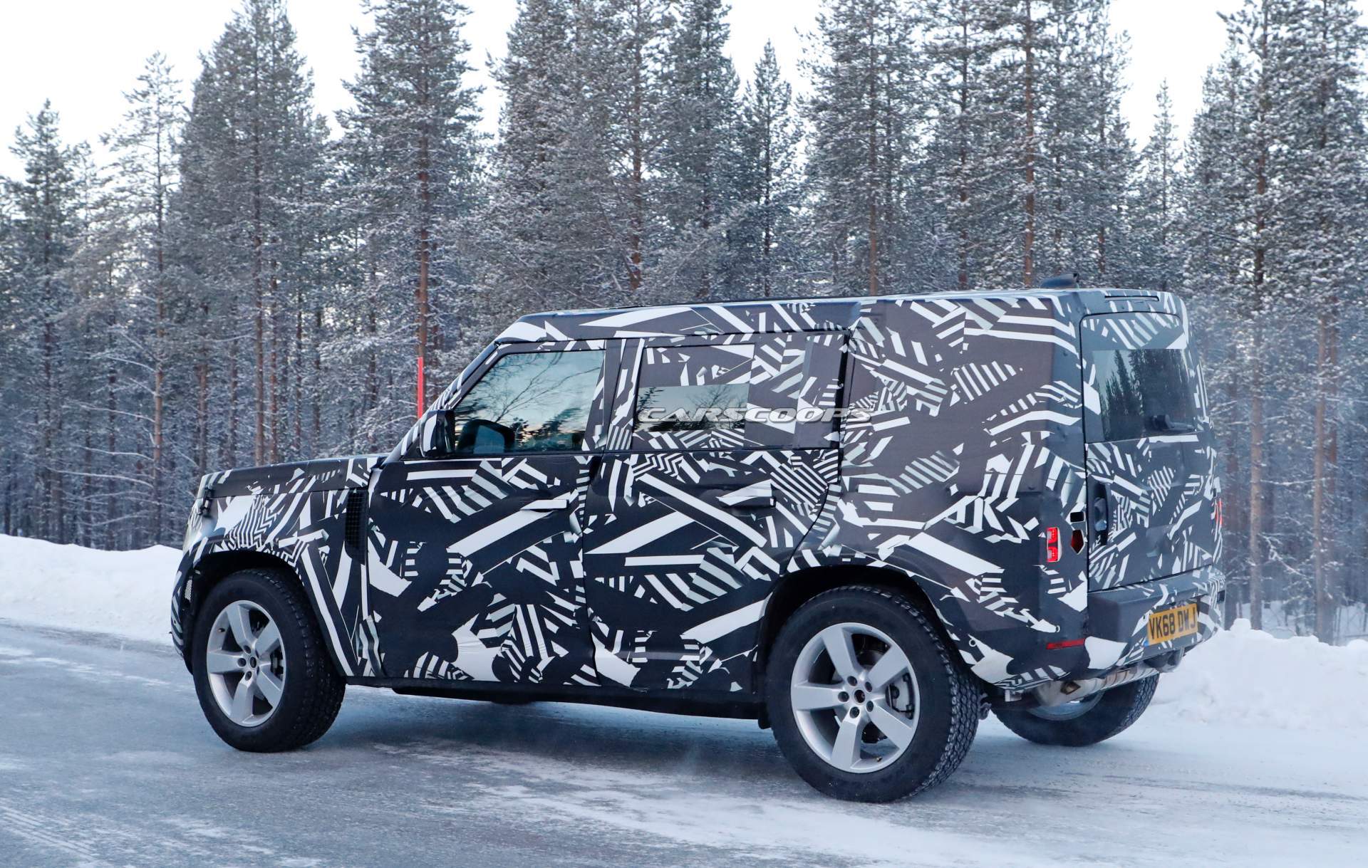 2020 Land Rover Defender 110 spy shots 7 2020 Land Rover Defender 110 And Snow Make A Perfect Couple