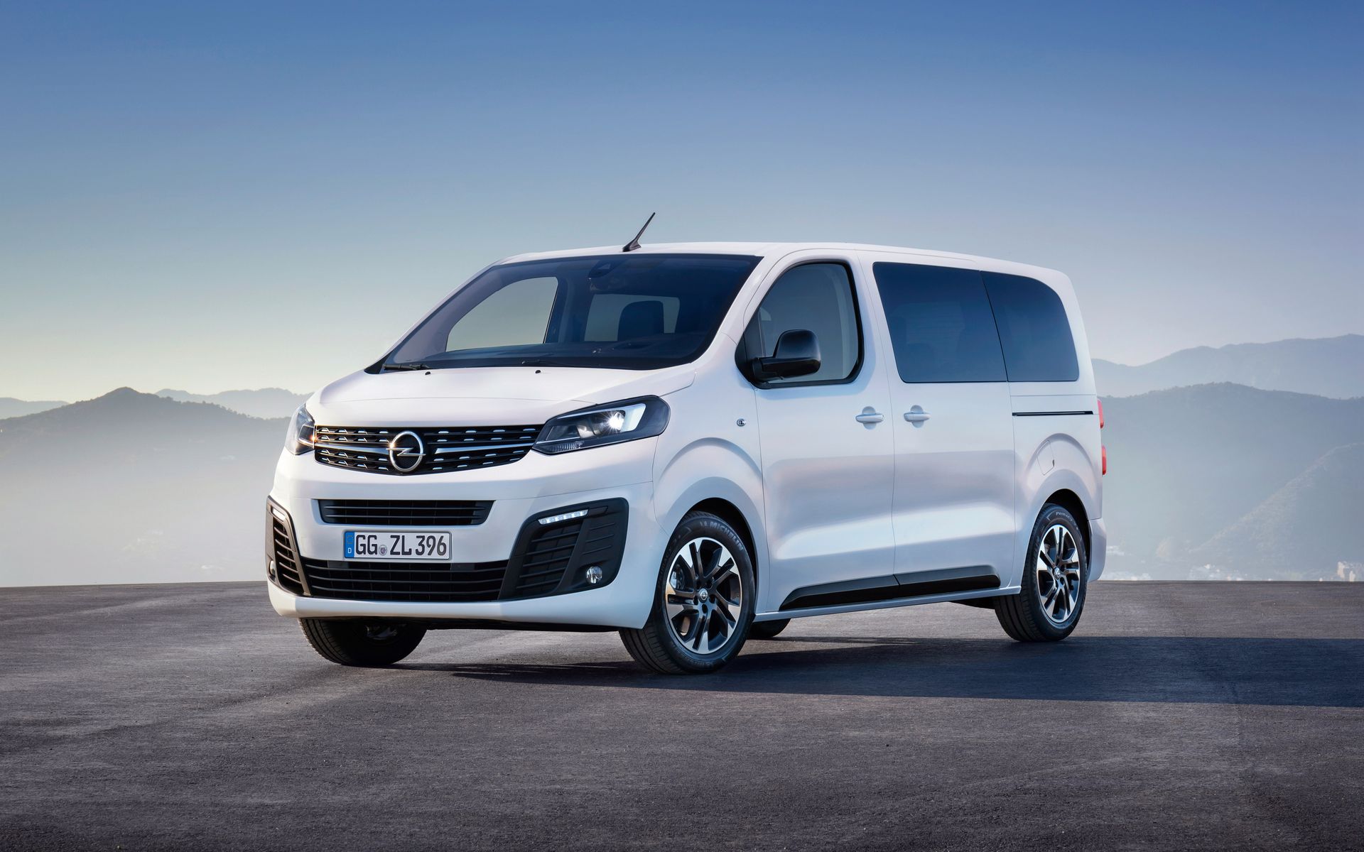 Opel-Zafira-Life-6 New Opel Zafira Life Is The Minivan Version Of The Next PSA-Based Vivaro