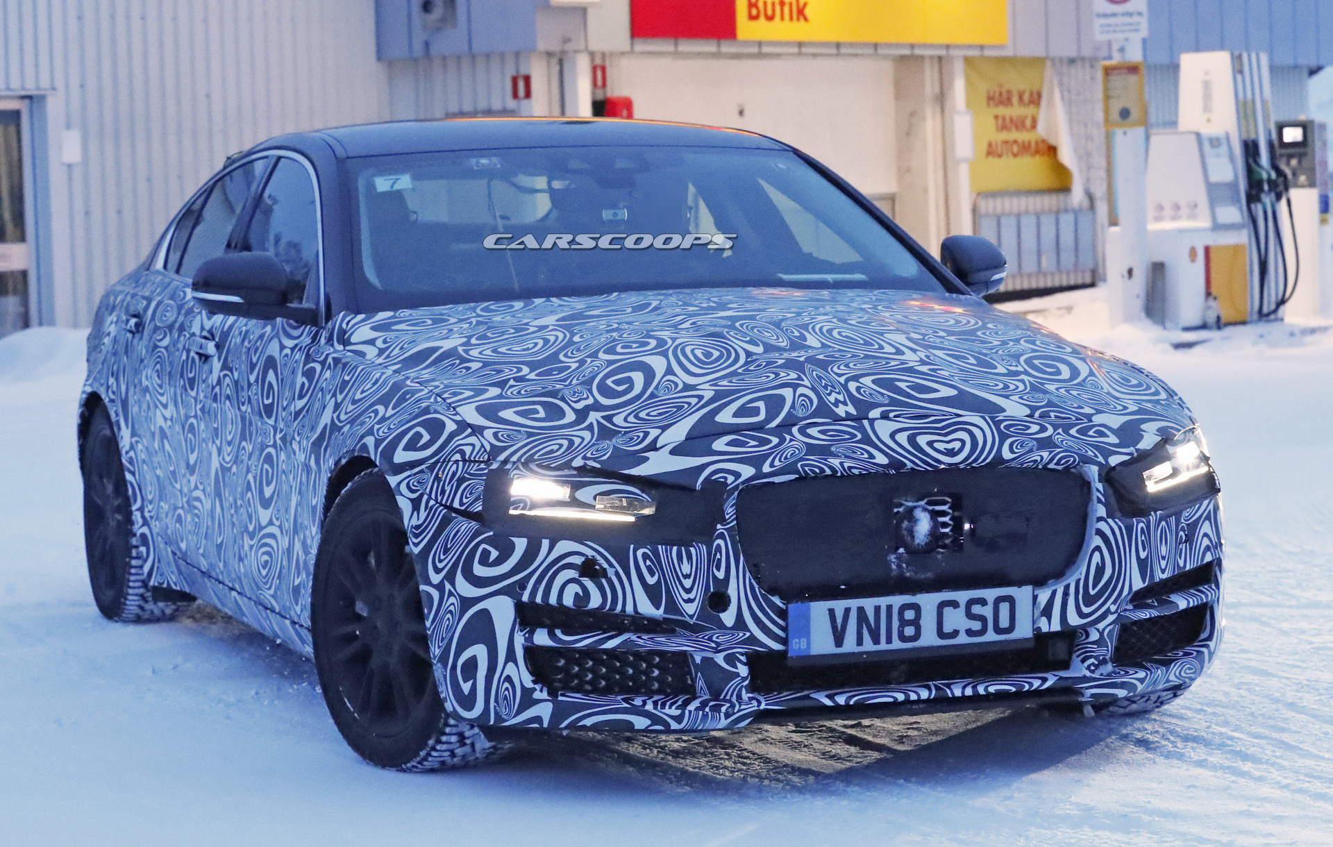 2020 jaguar xe facelift spy interior 12 2019 Jaguar XE Ditching Rotary Dial For Traditional Shifter