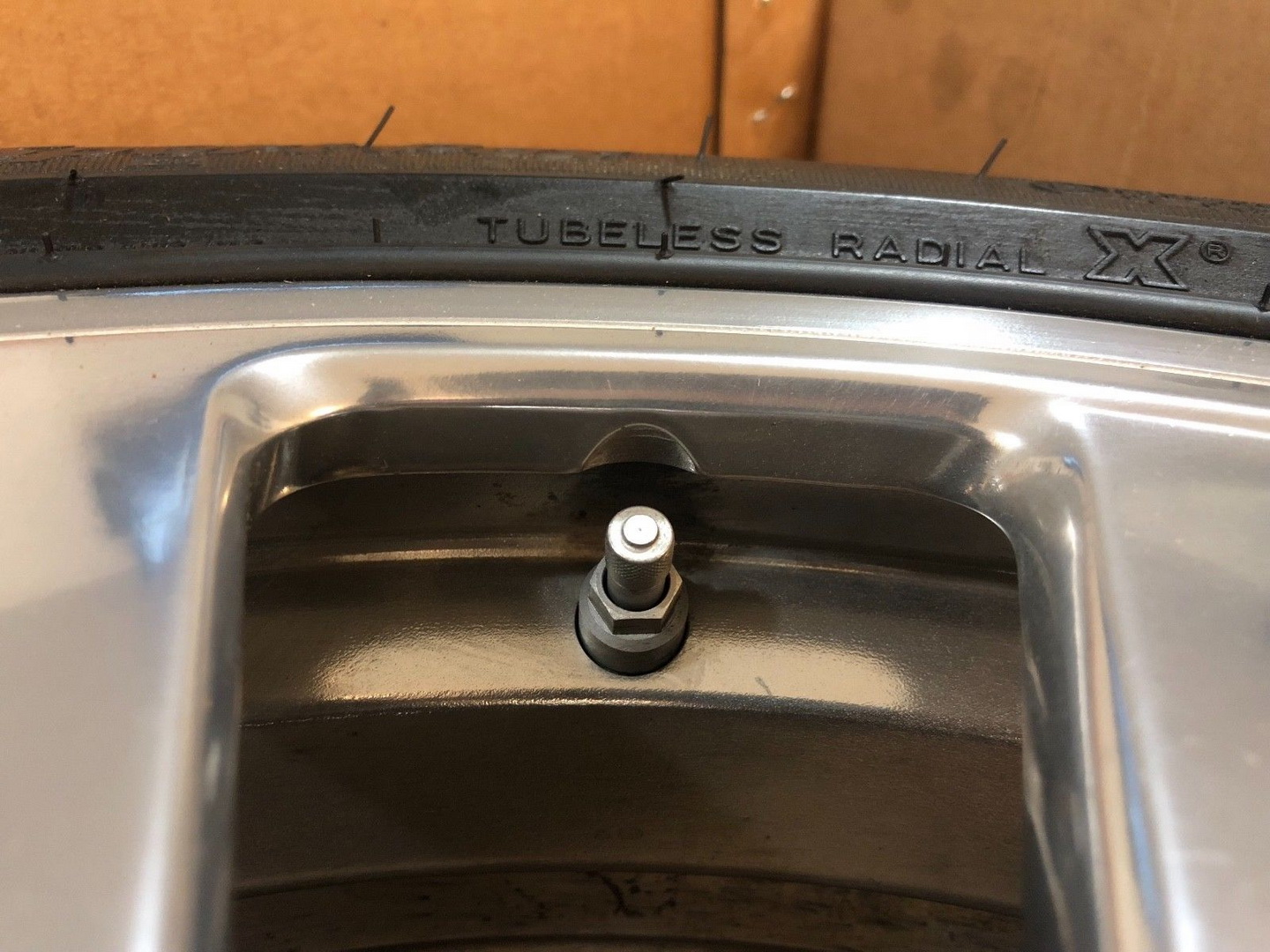 bugatti veyron wheel set 8 Used Bugatti Veyron Wheels Will Cost You More Than A Brand New Porsche 911!