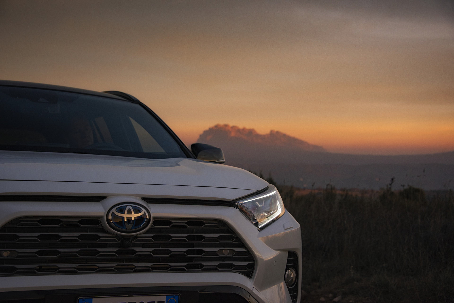 2019-Toyota-RAV4-Hybrid-77 Toyota Details Euro-Spec 2019 RAV4 Hybrid In Massive New Gallery