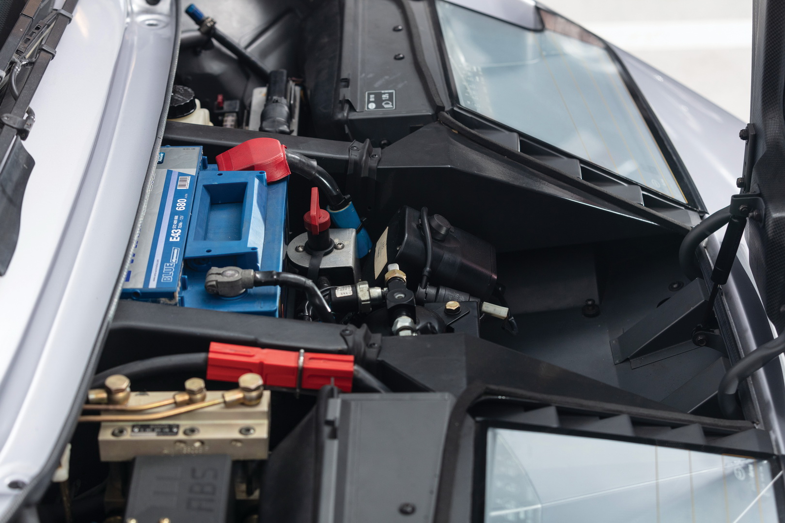 bugatti eb110 ss 38 Bugatti EB110 SS Is An Unjustly Overlooked, Yet Very Exciting, Old-School Supercar